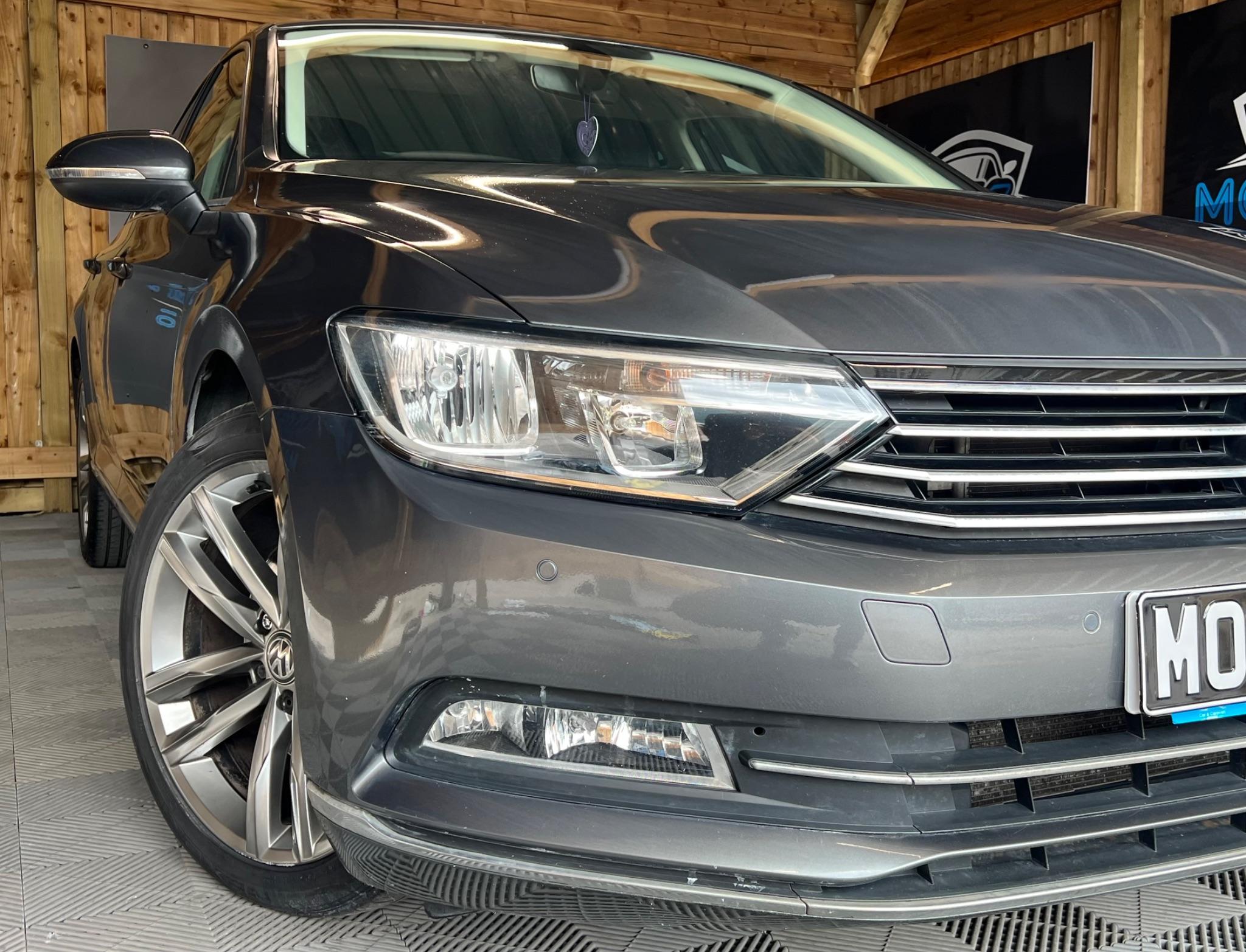Volkswagen Passat view 2