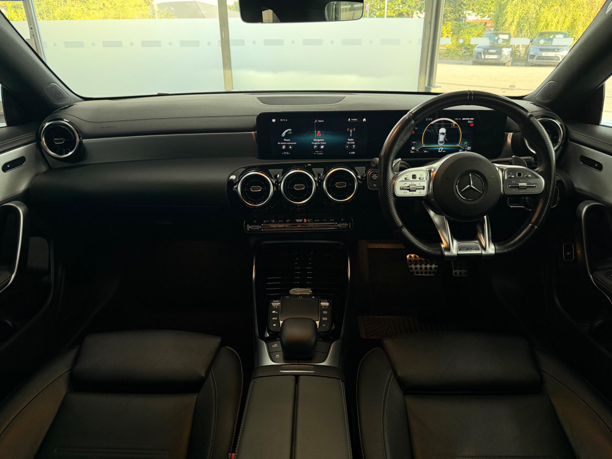 Mercedes-Benz Cla view 14