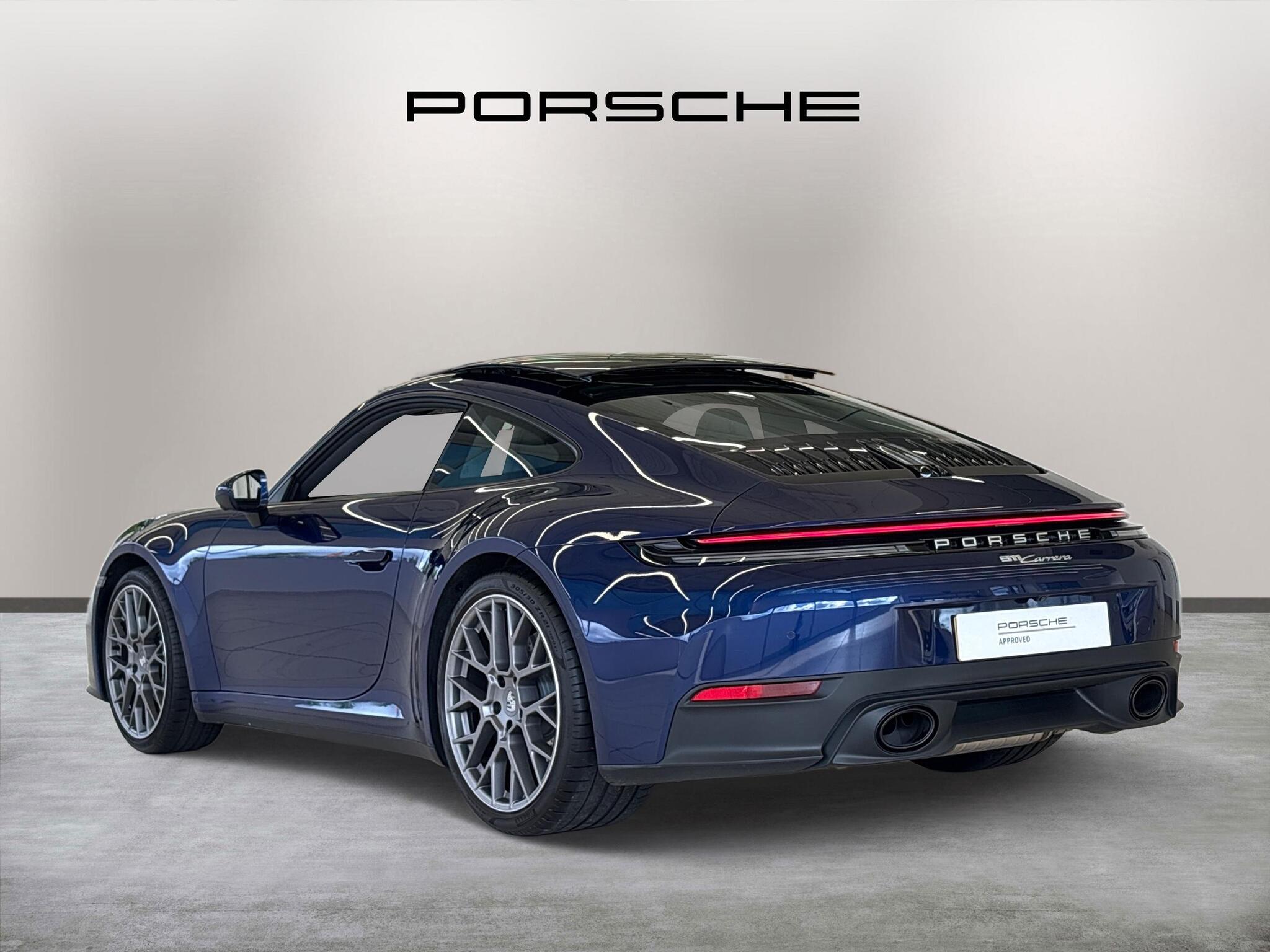Porsche 911 view 5