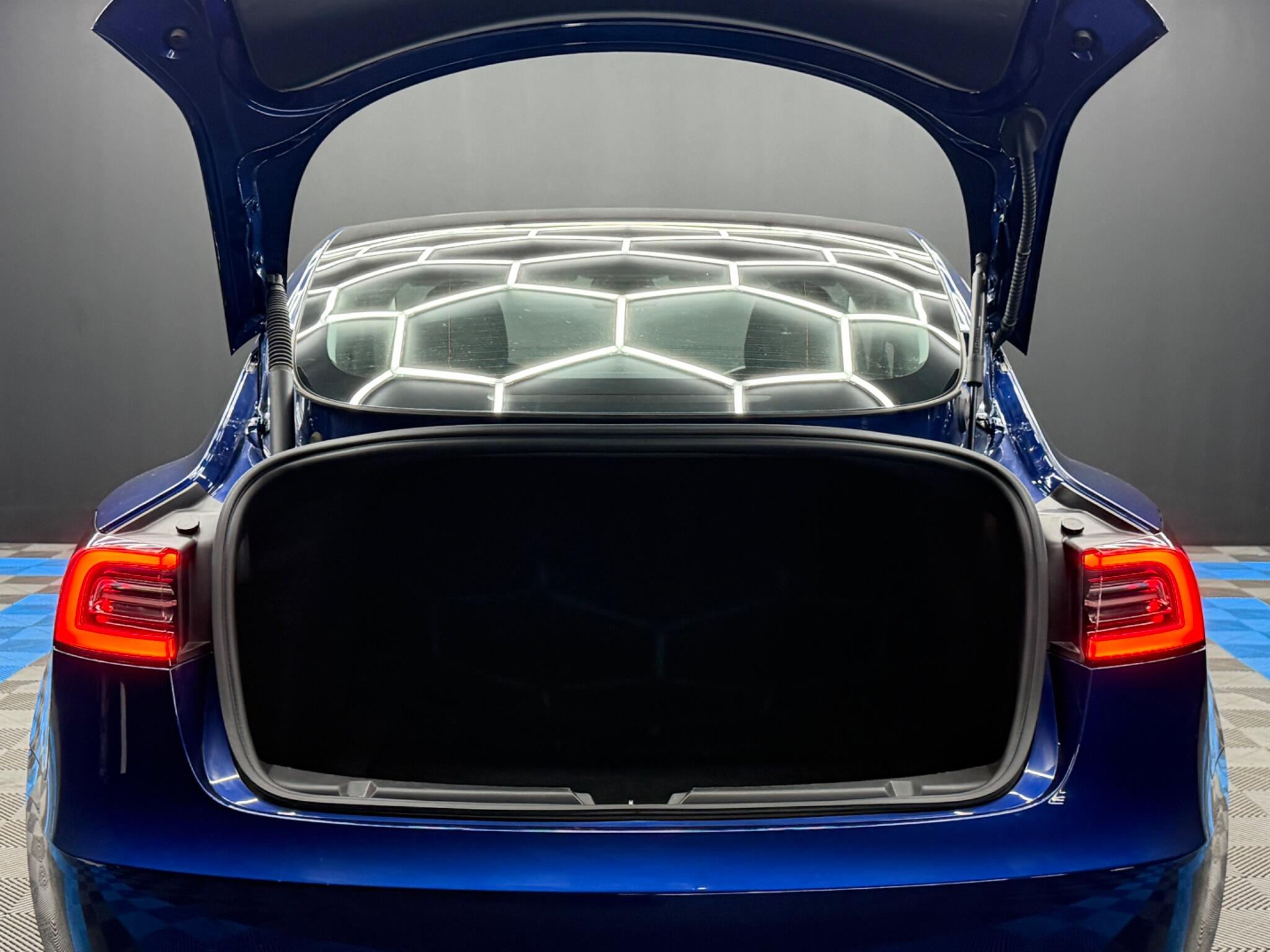 Tesla Model 3 view 32