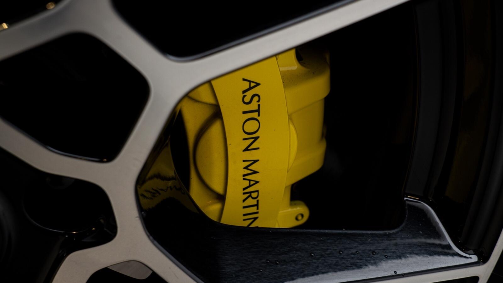 Aston Martin DBX view 43