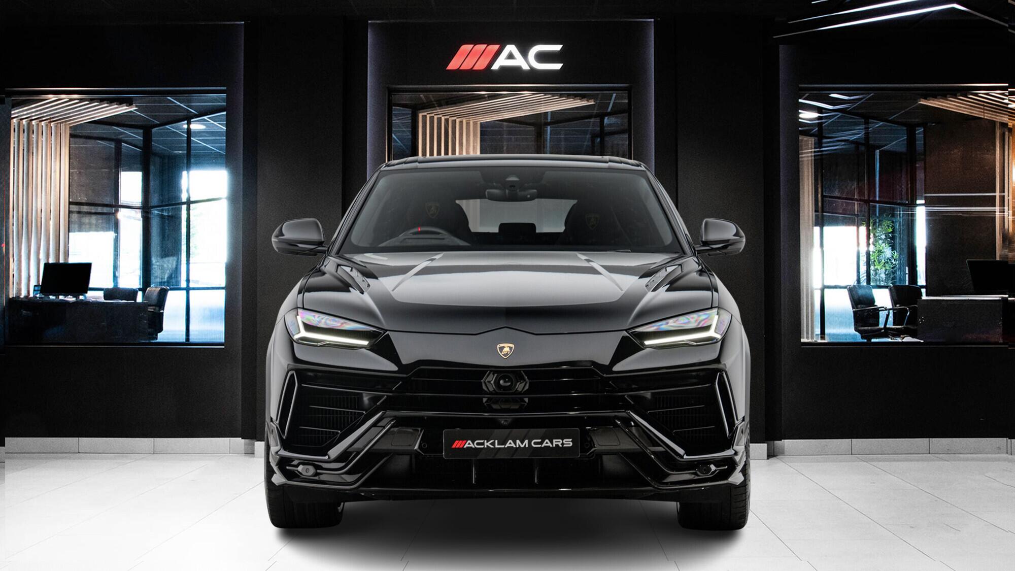 Lamborghini Urus view 2