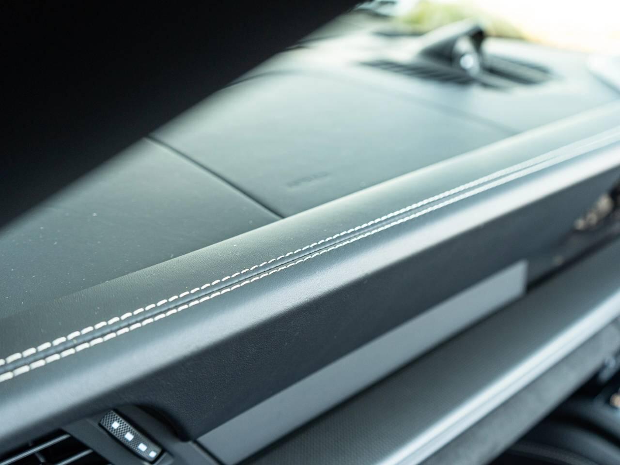 Porsche 911 view 37