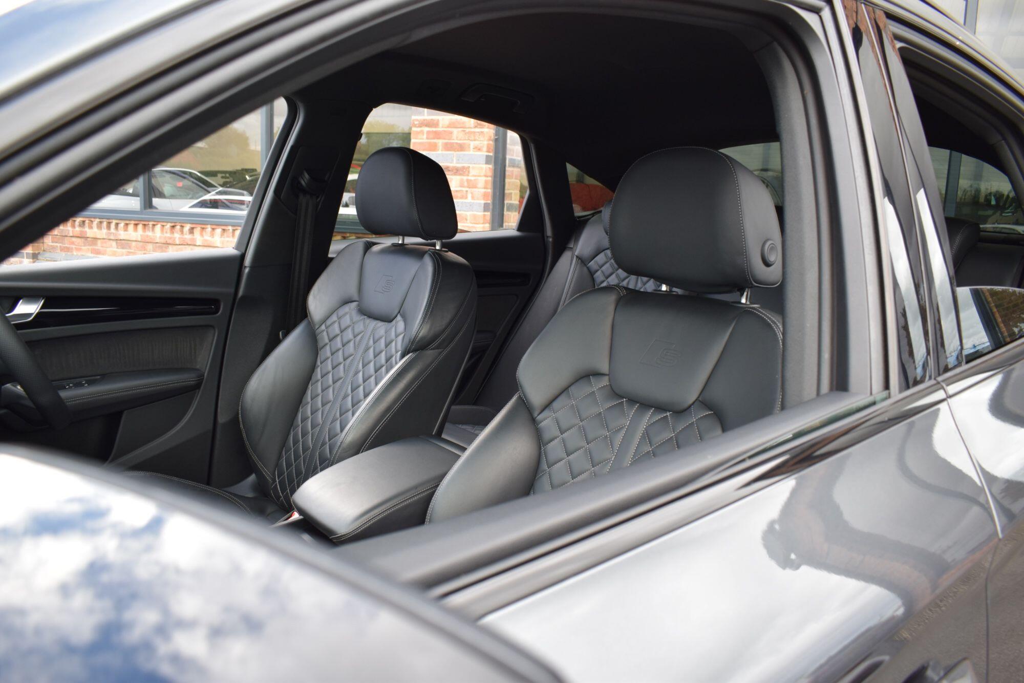 Audi Q5 view 26