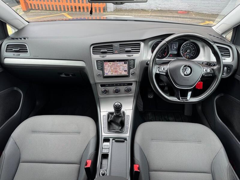 Volkswagen Golf view 9