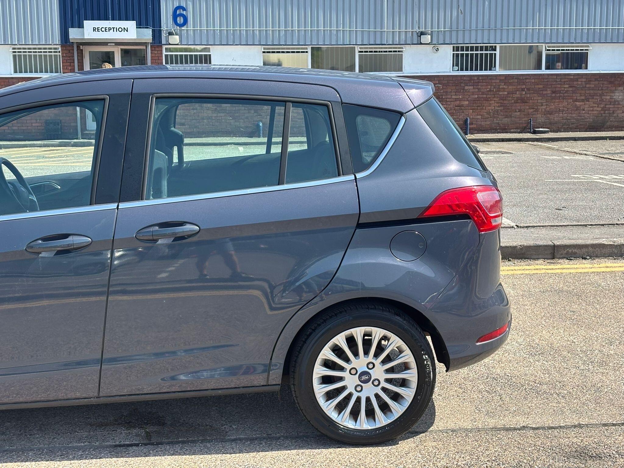 Ford B-Max view 16