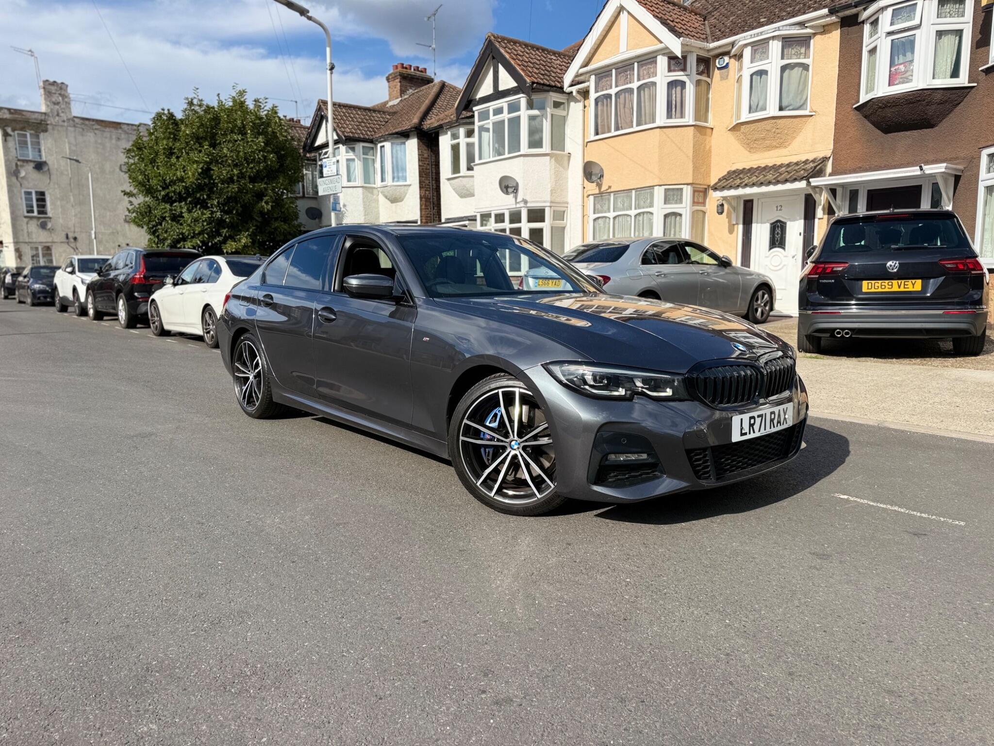 BMW 3 Series view 5