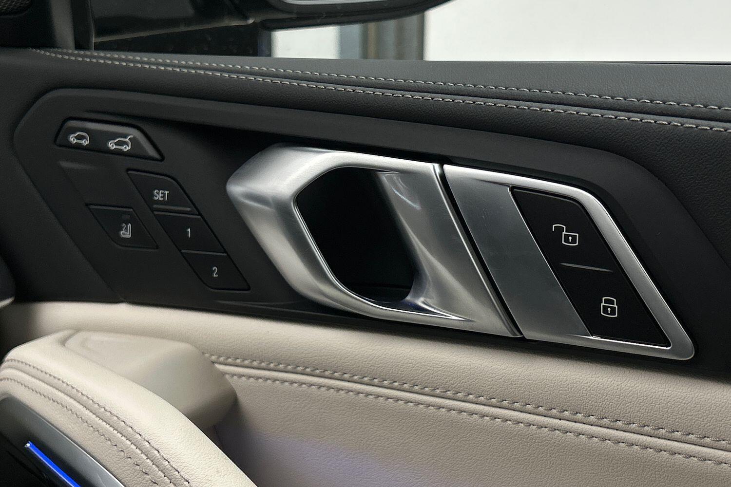 BMW X6 view 25