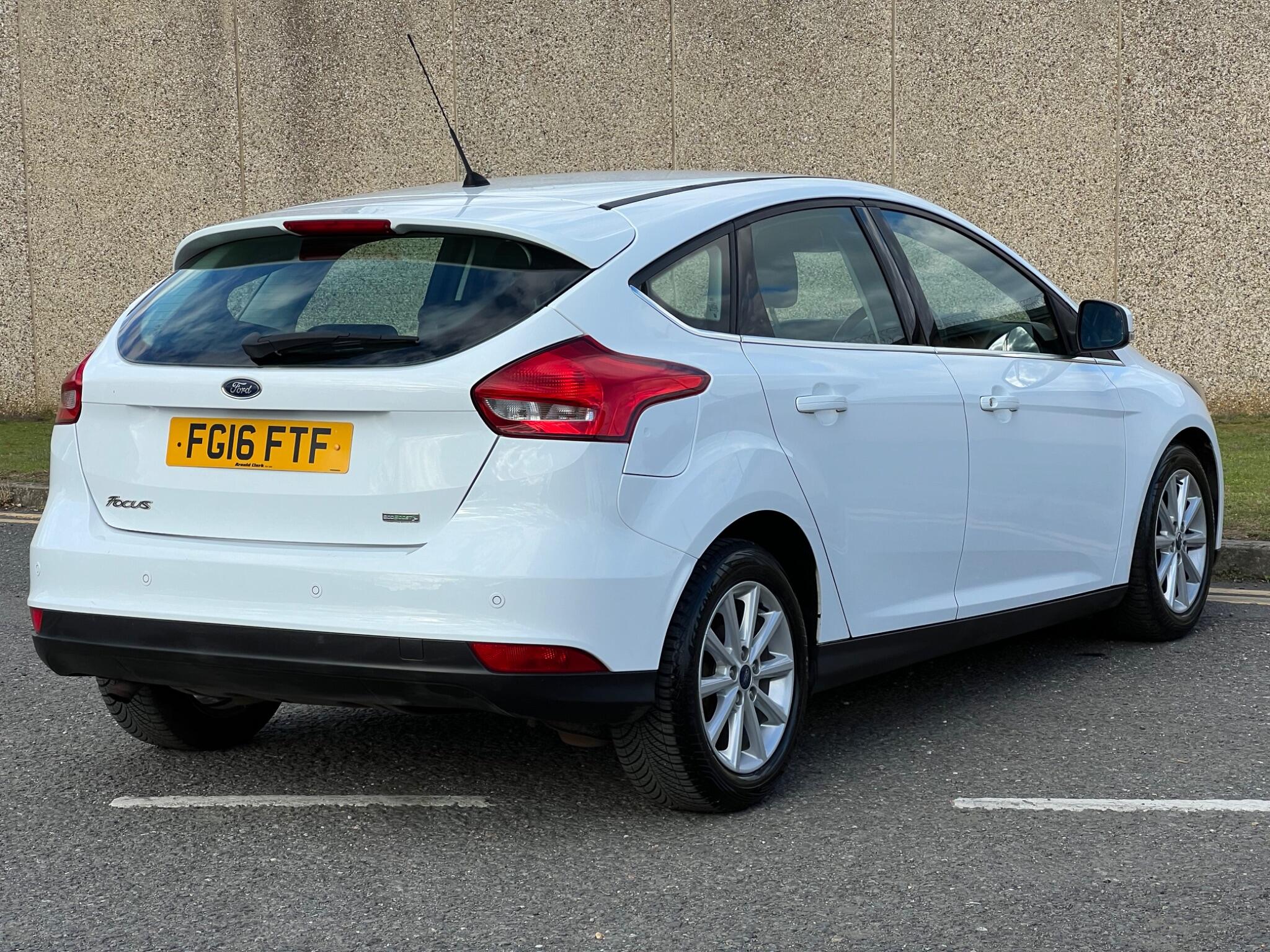Ford Focus view 13