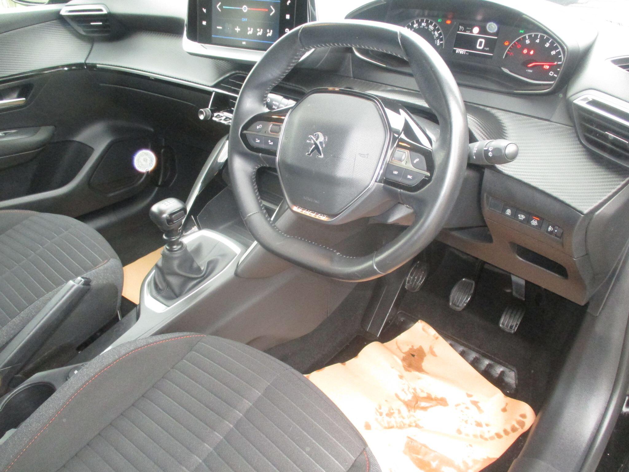Peugeot 208 view 22