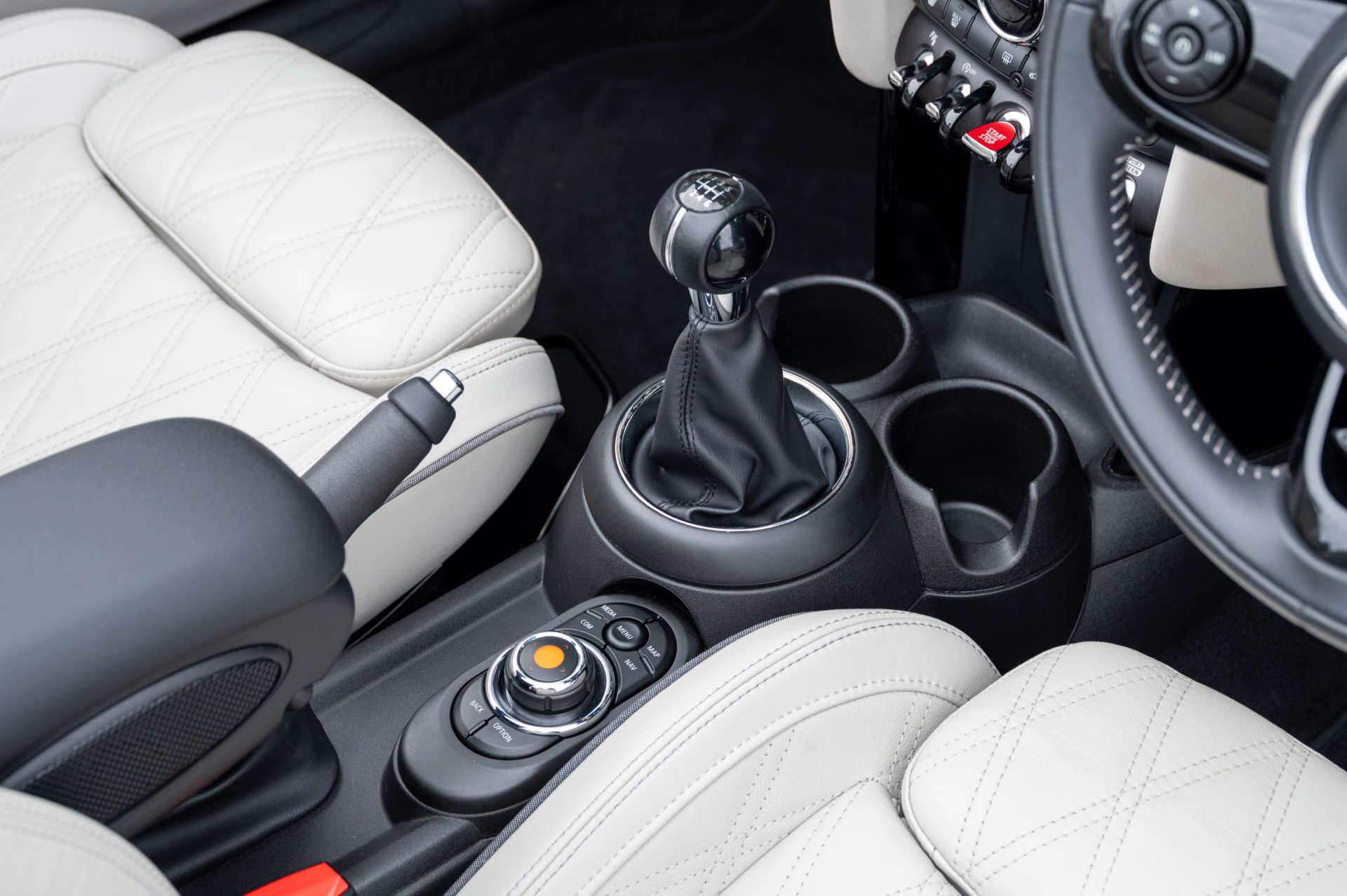 Mini Convertible view 45