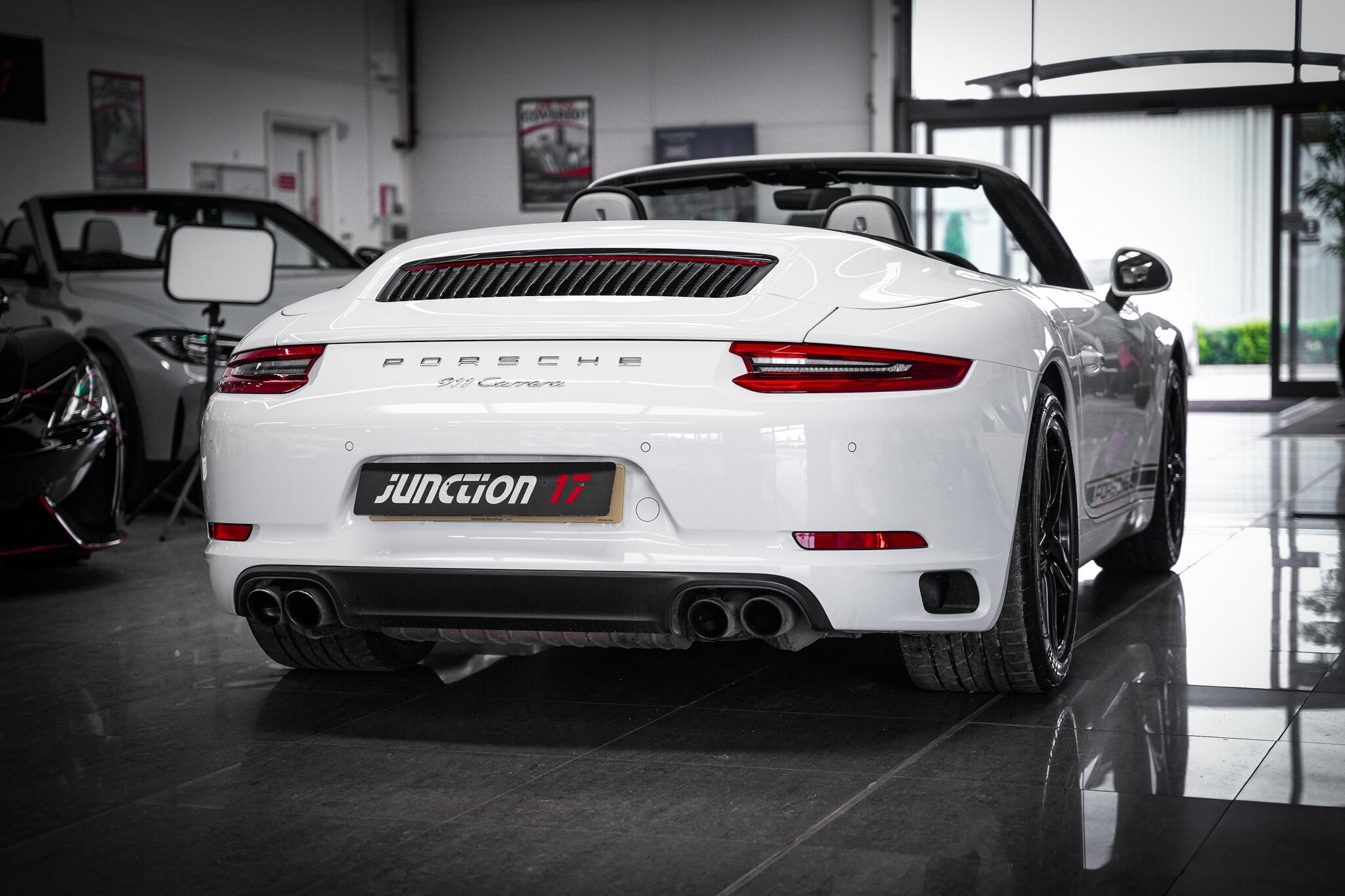 Porsche 911 view 16