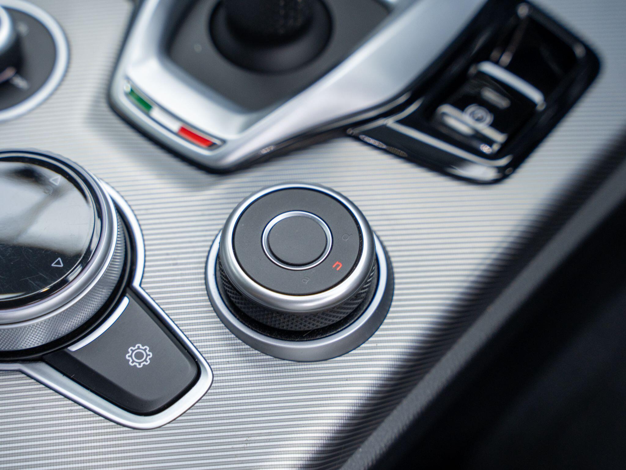 Alfa Romeo Stelvio view 30