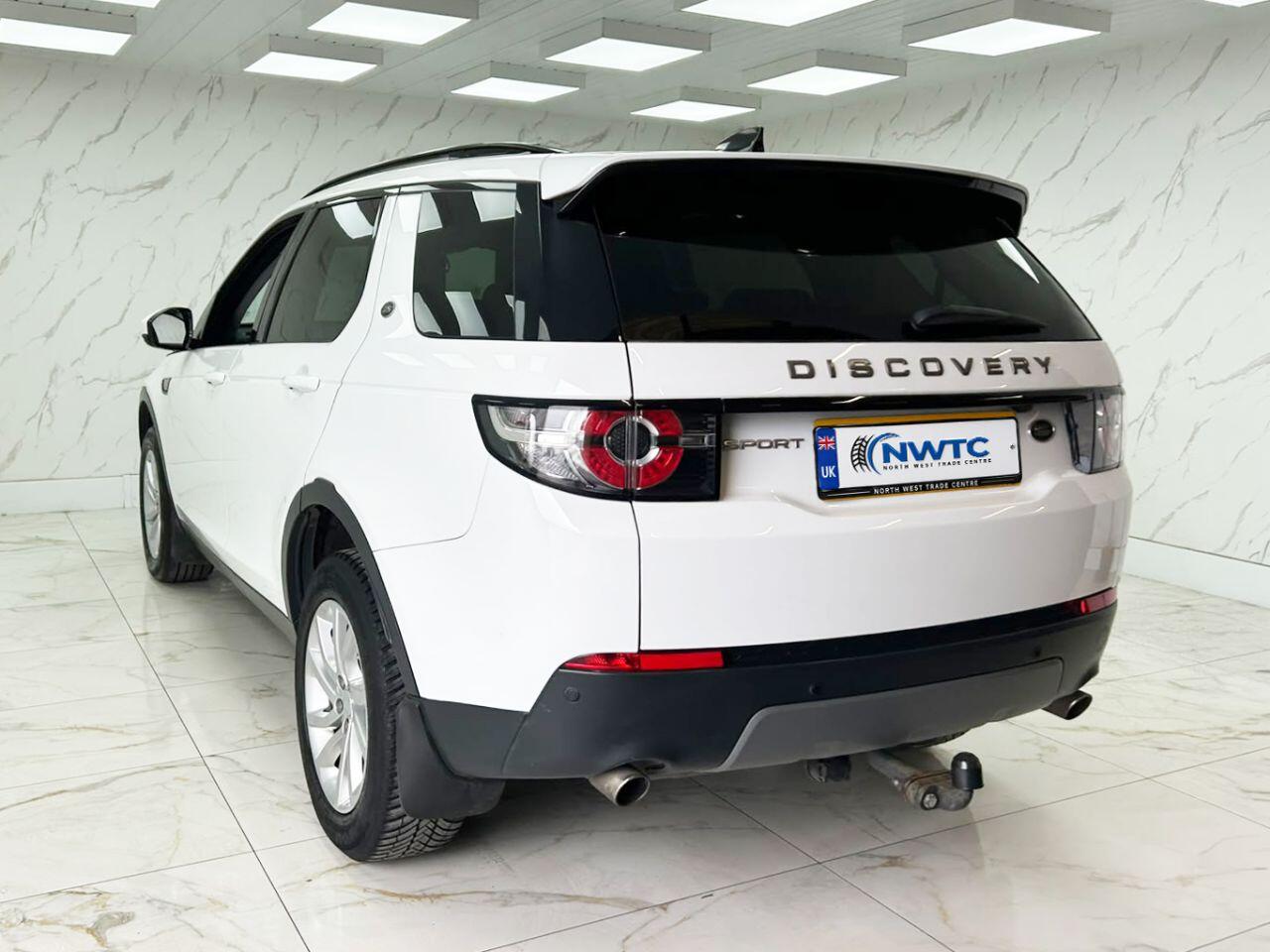Land Rover Discovery Sport view 9