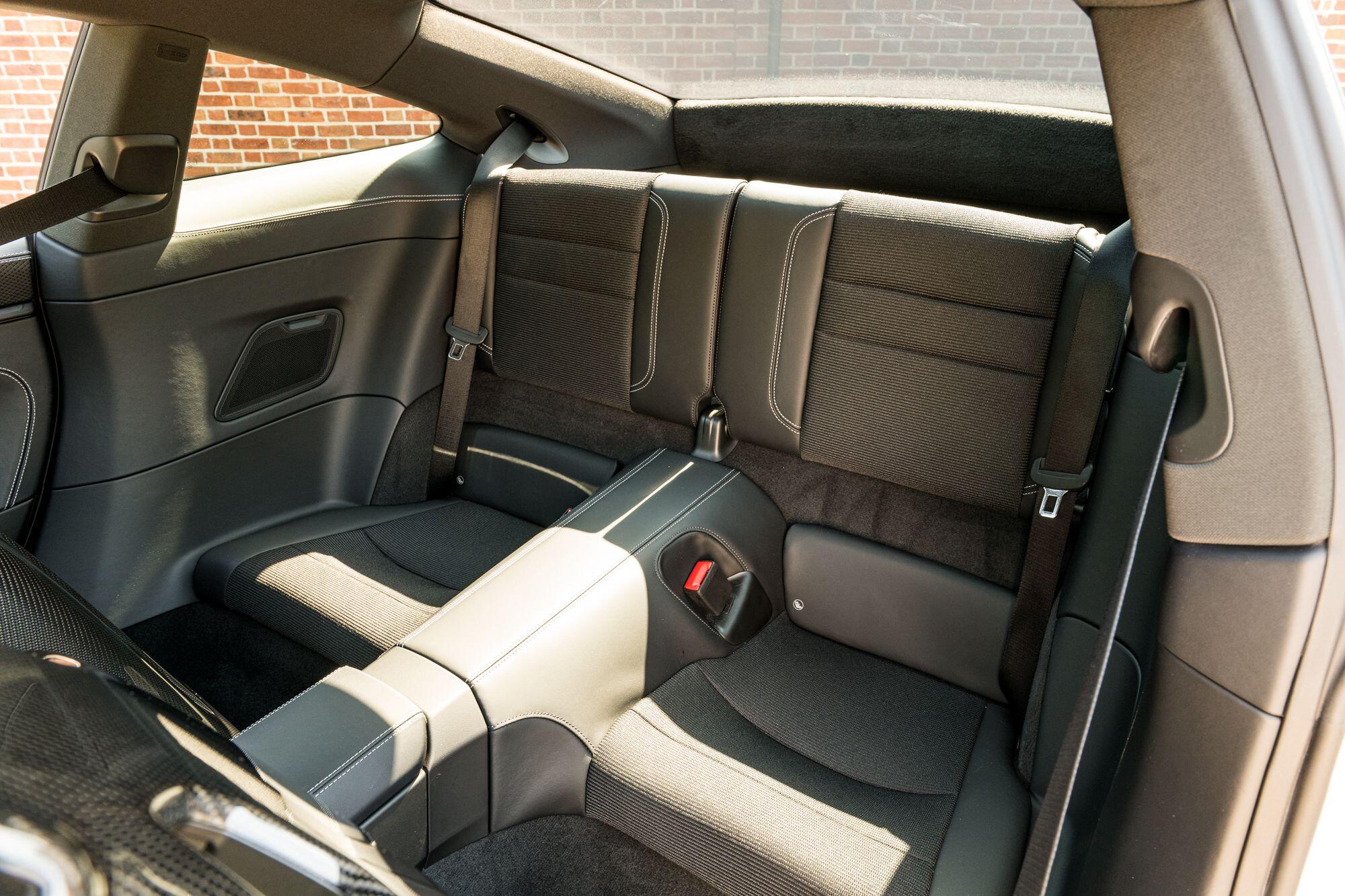 Porsche 911 view 36