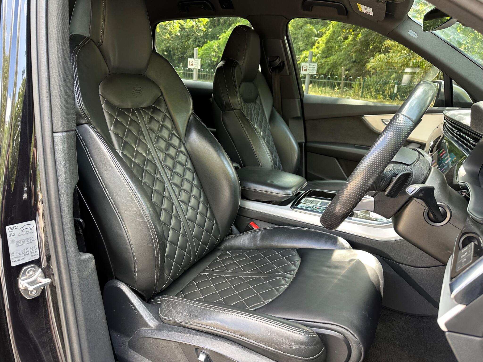 Audi SQ7 view 14