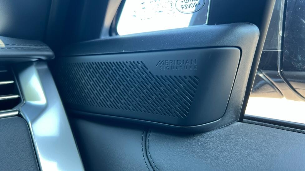 Land Rover Range Rover view 24