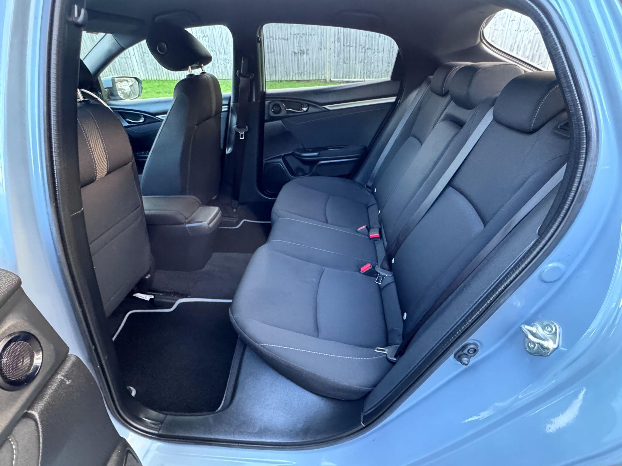2017 Honda Civic image 38