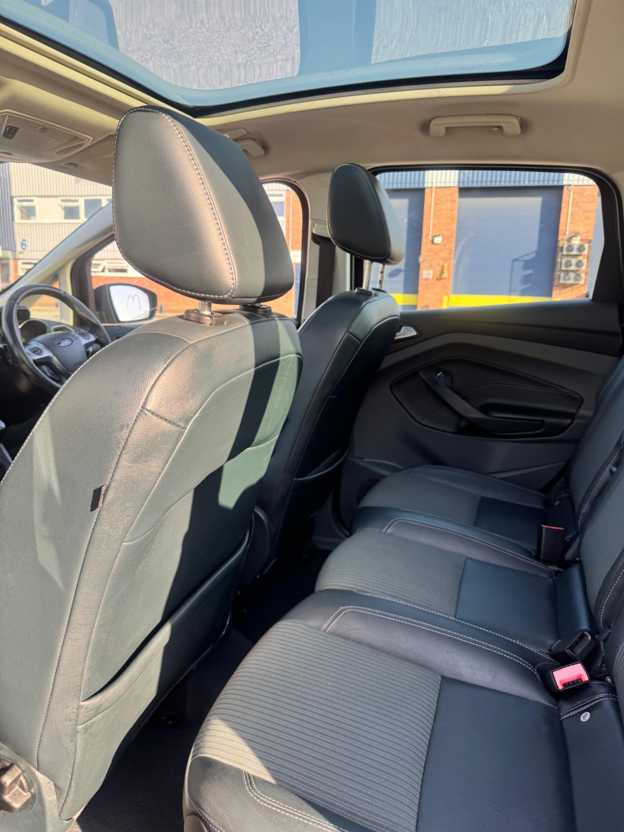 Ford C-Max view 28