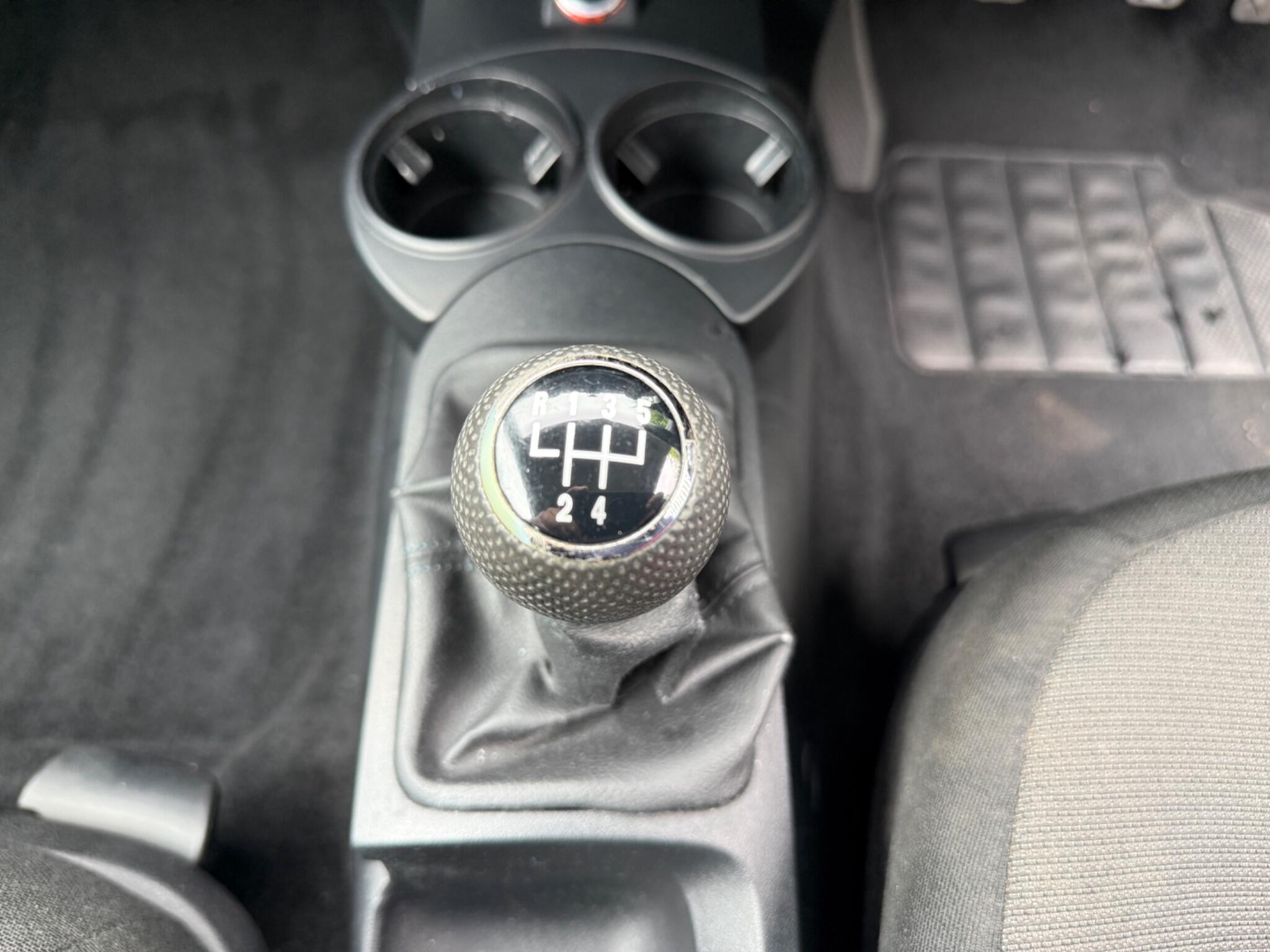 2009 Volkswagen Beetle image 18
