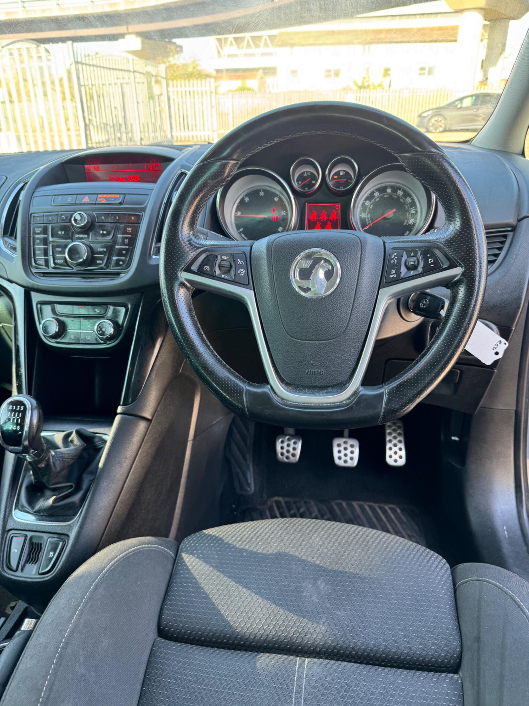 Vauxhall Zafira Tourer view 48