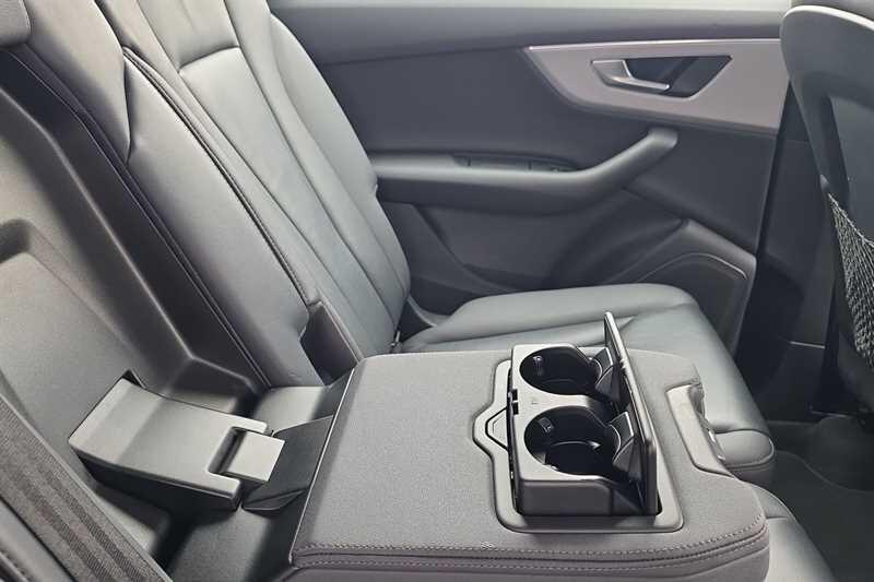 Audi Q7 view 30