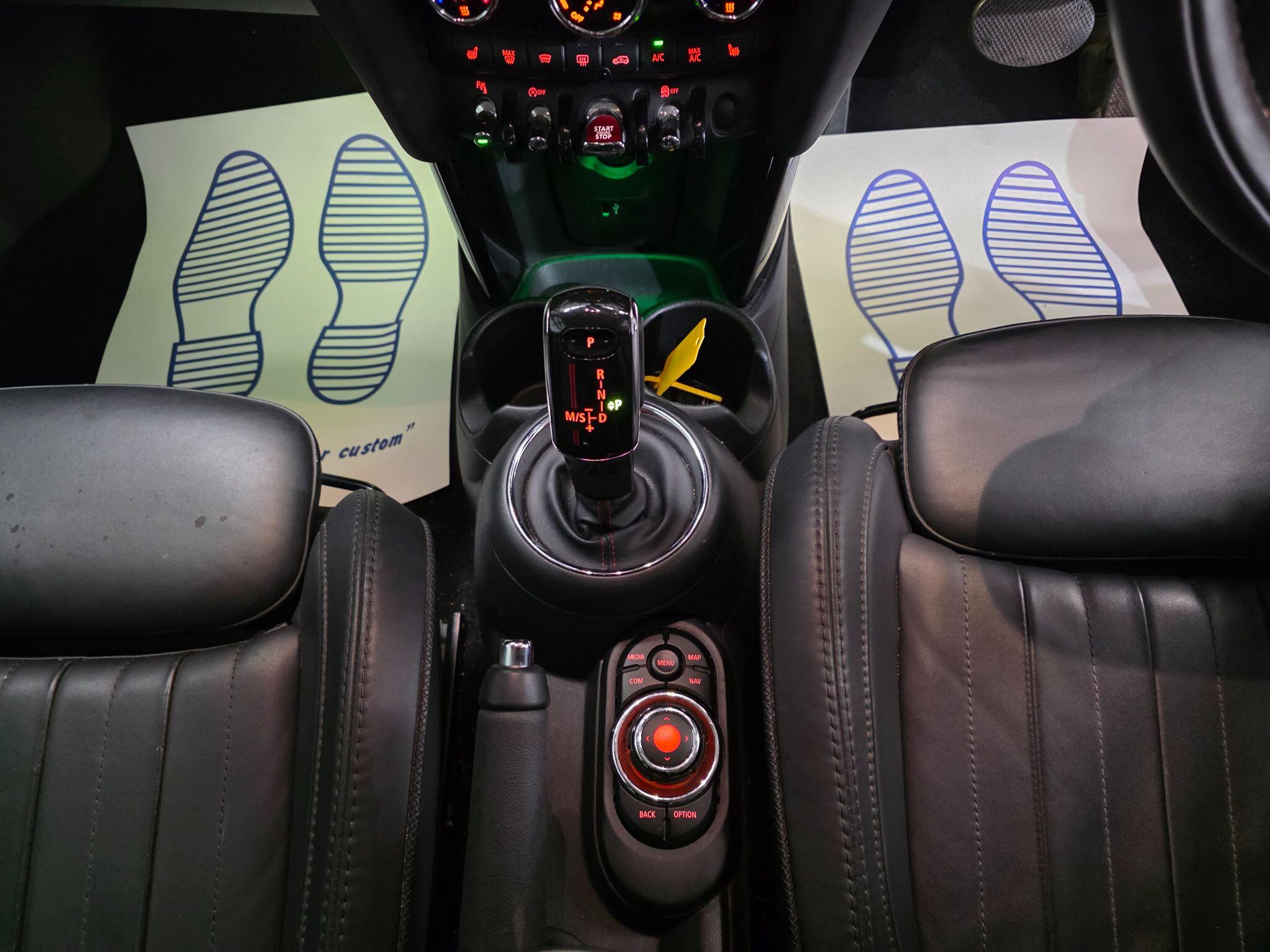 Mini Hatch view 11