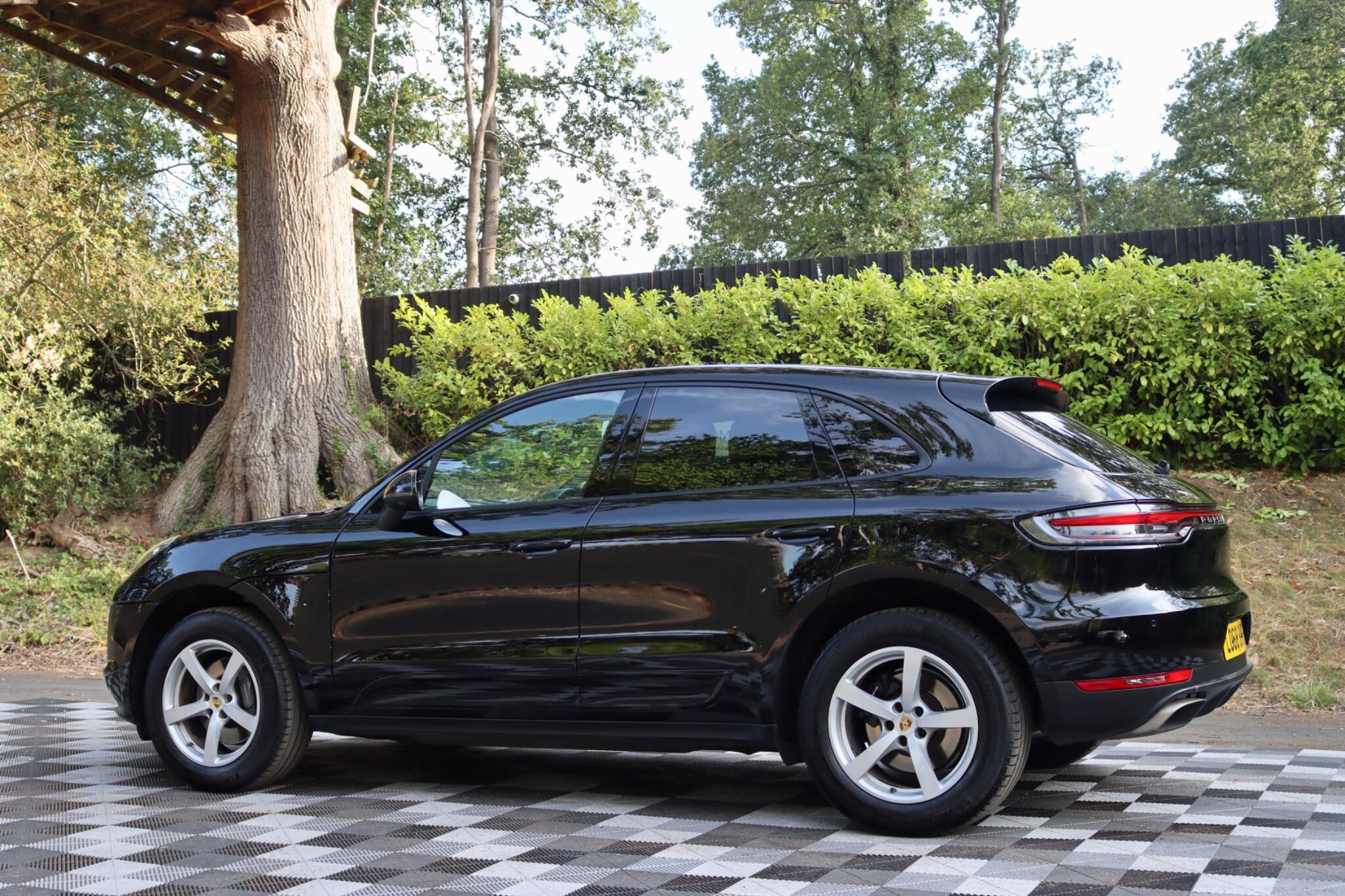 Porsche Macan view 16