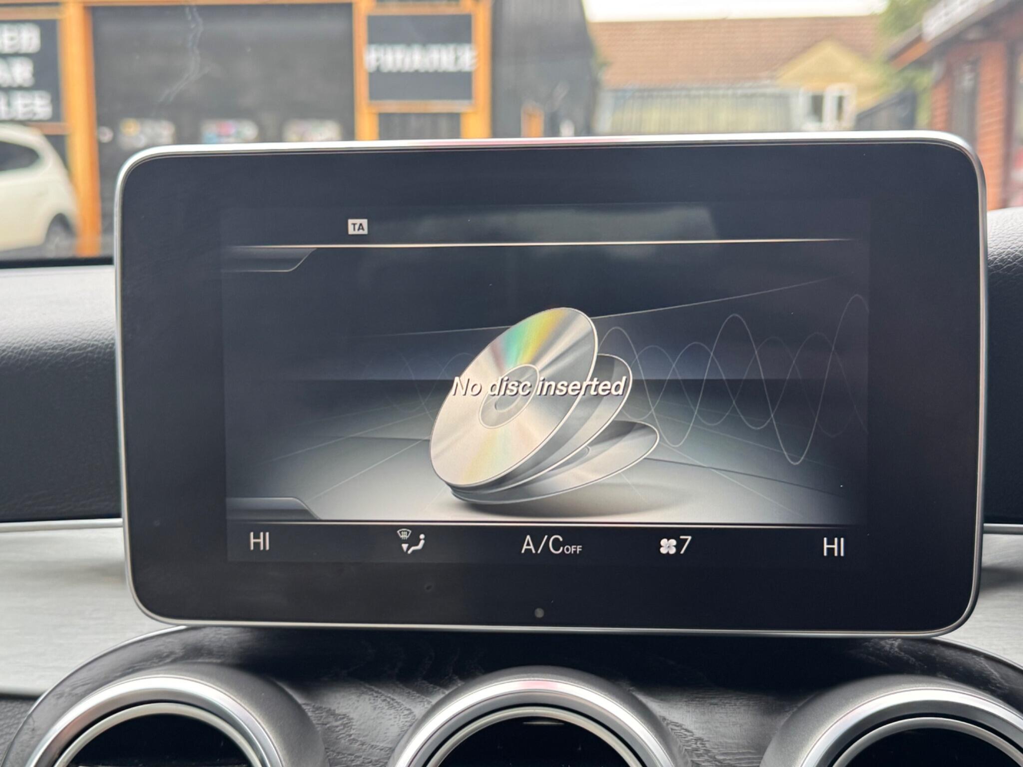 Mercedes-Benz C Class view 32