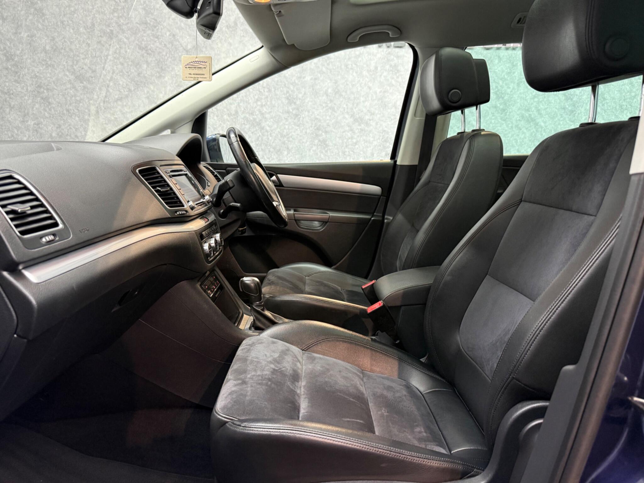 Volkswagen Sharan view 3