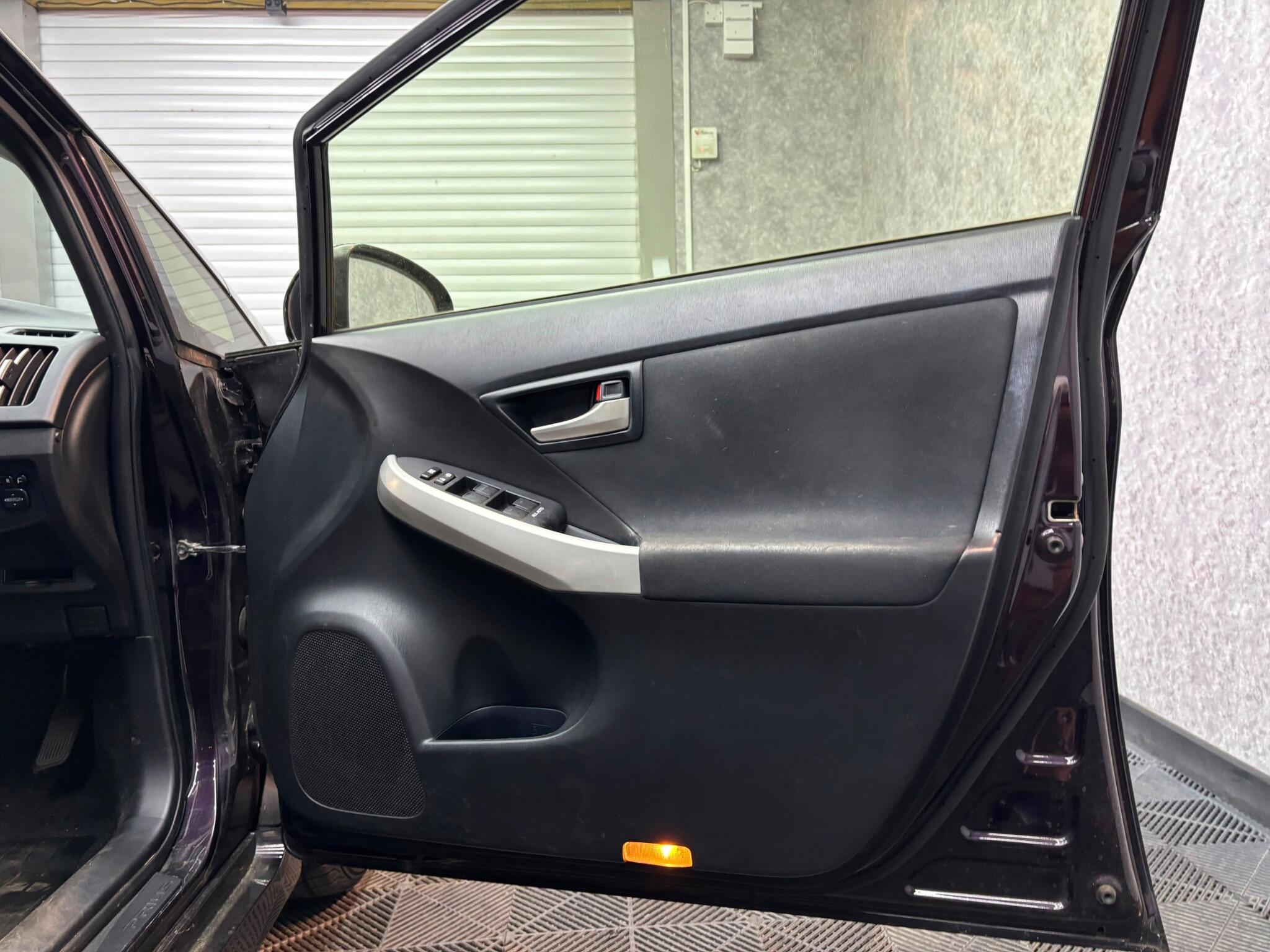 Toyota Prius view 14