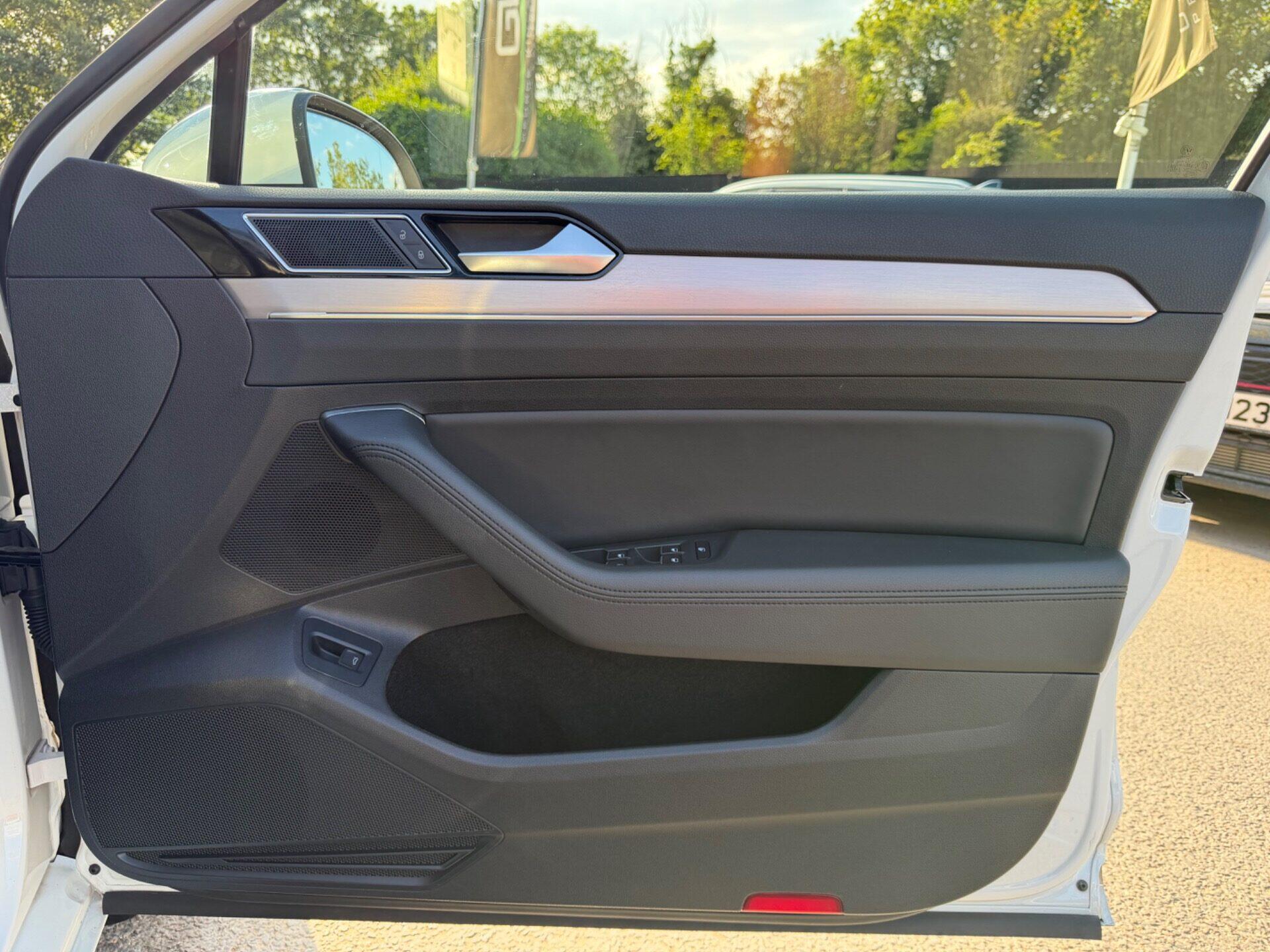 Volkswagen Passat view 34
