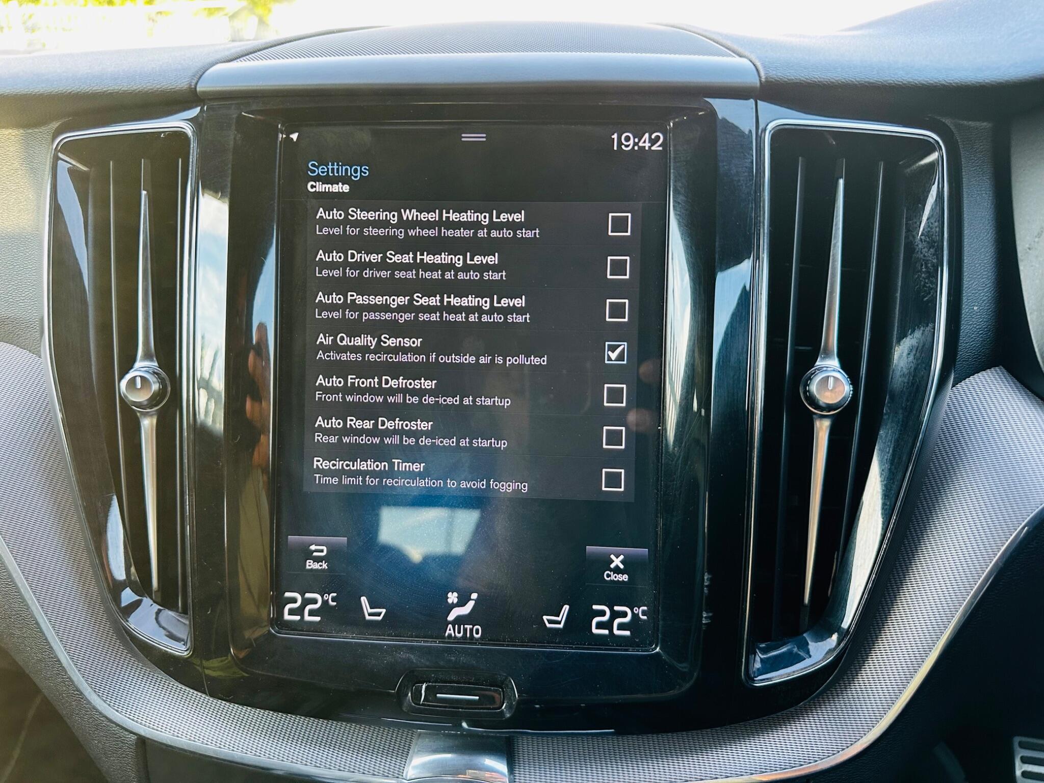 Volvo XC60 view 40