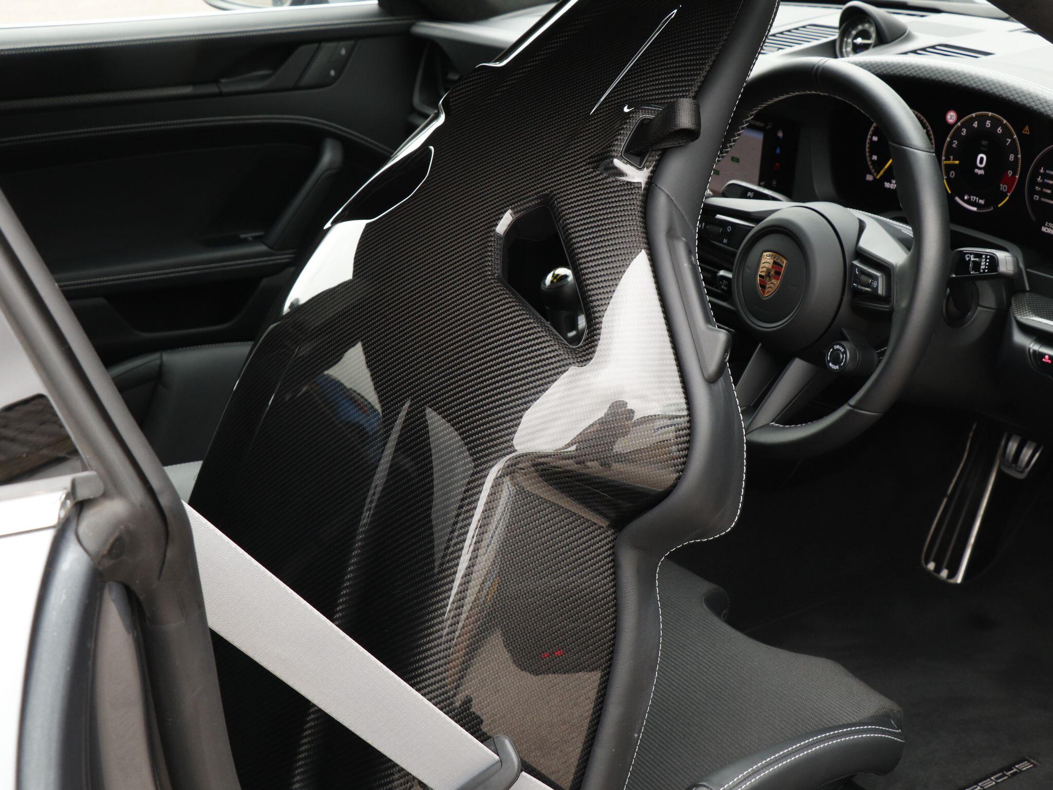 Porsche 911 view 29
