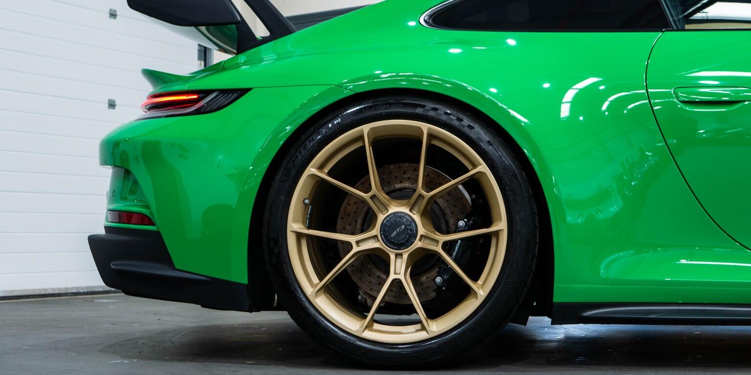 Porsche 911 view 11