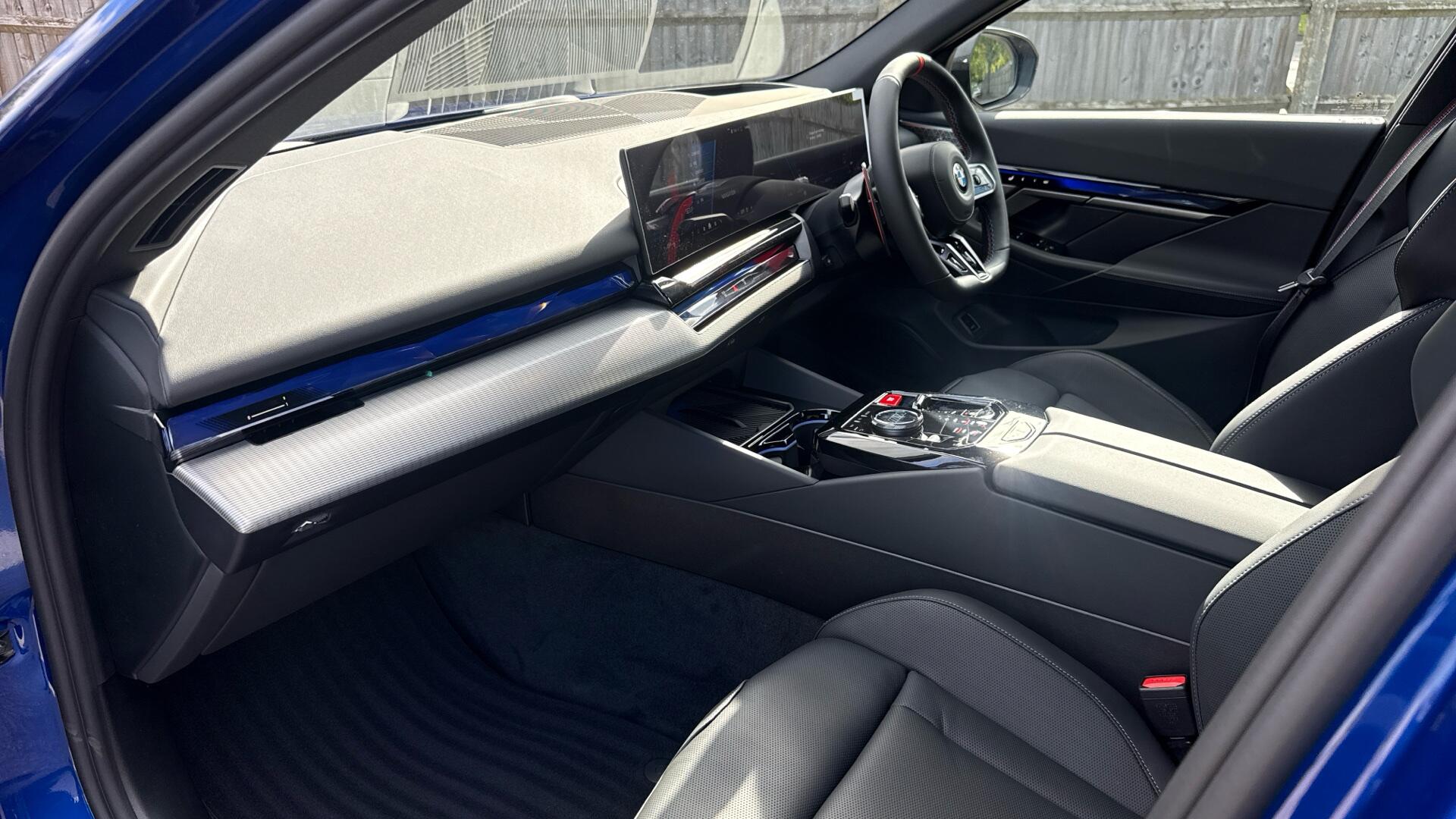 BMW M5 view 7