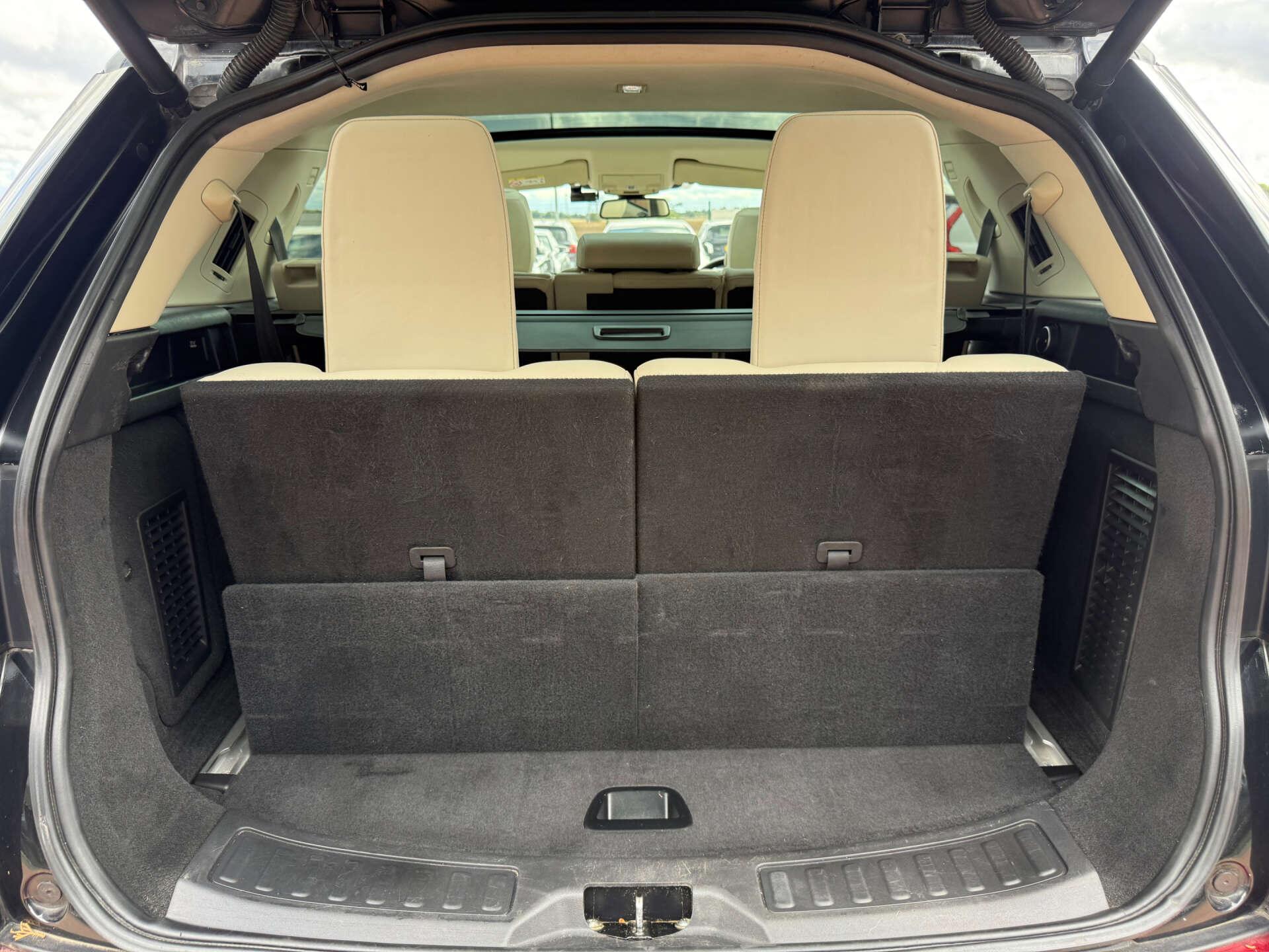 Land Rover Discovery Sport view 30