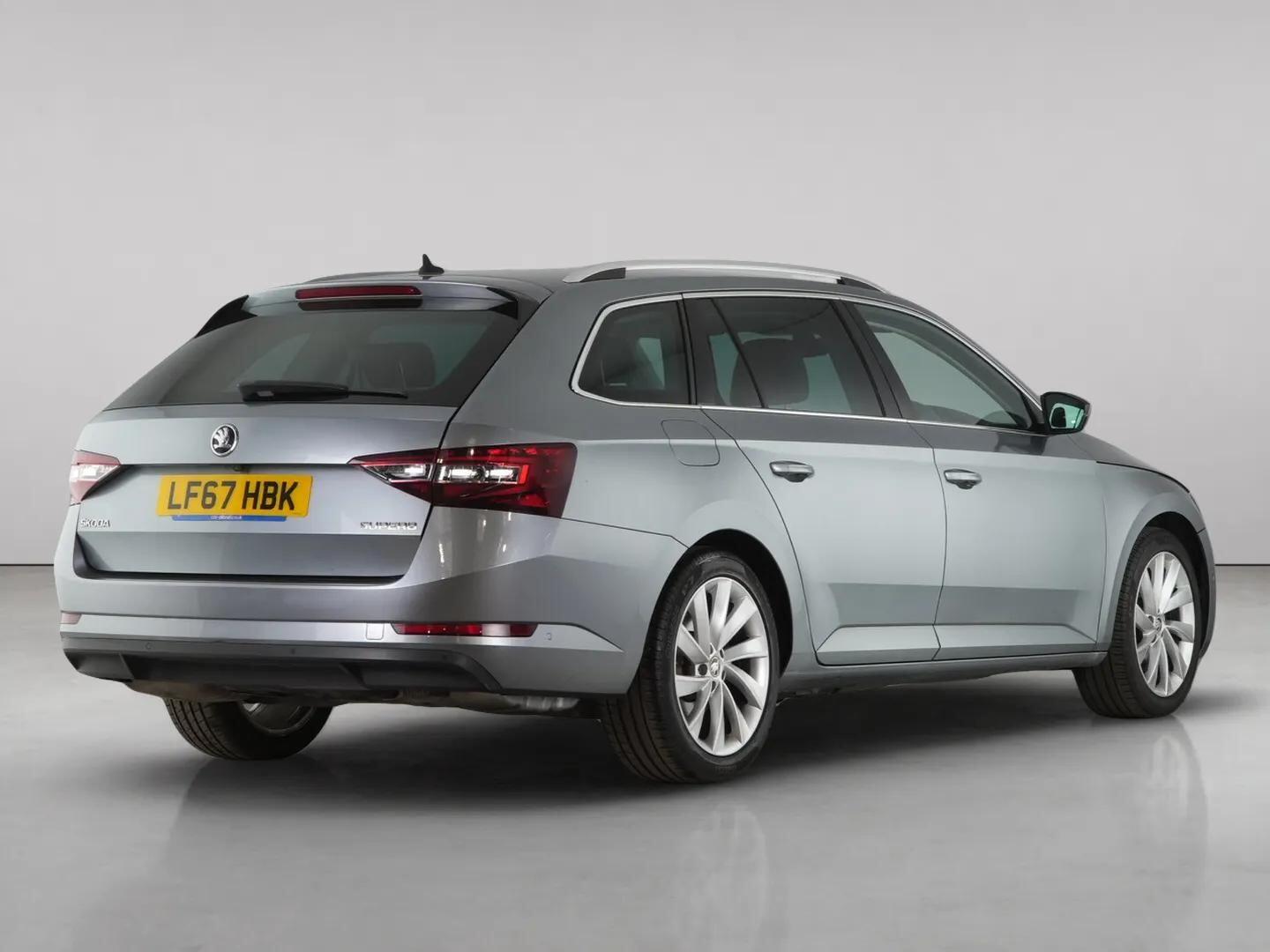 Skoda Superb view 12