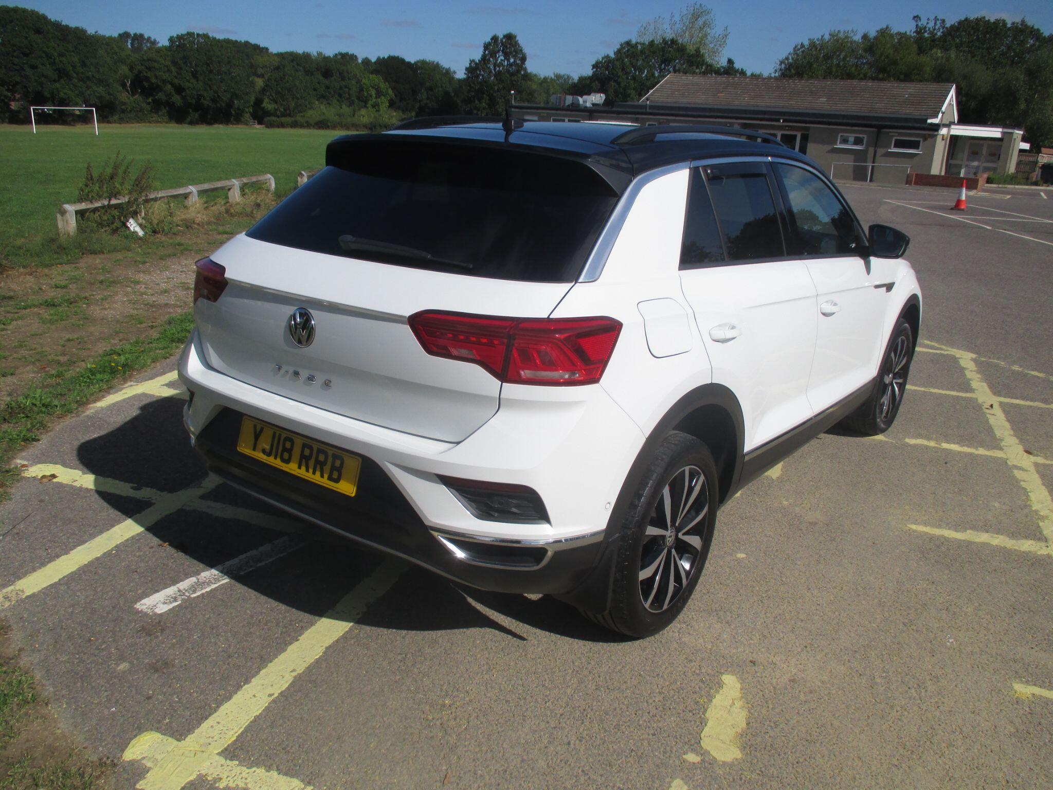 Volkswagen T-Roc view 14