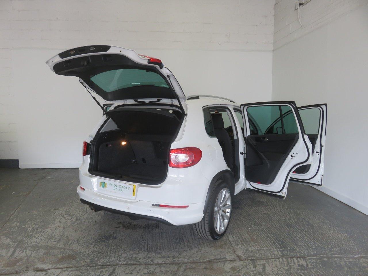 Volkswagen Tiguan view 23
