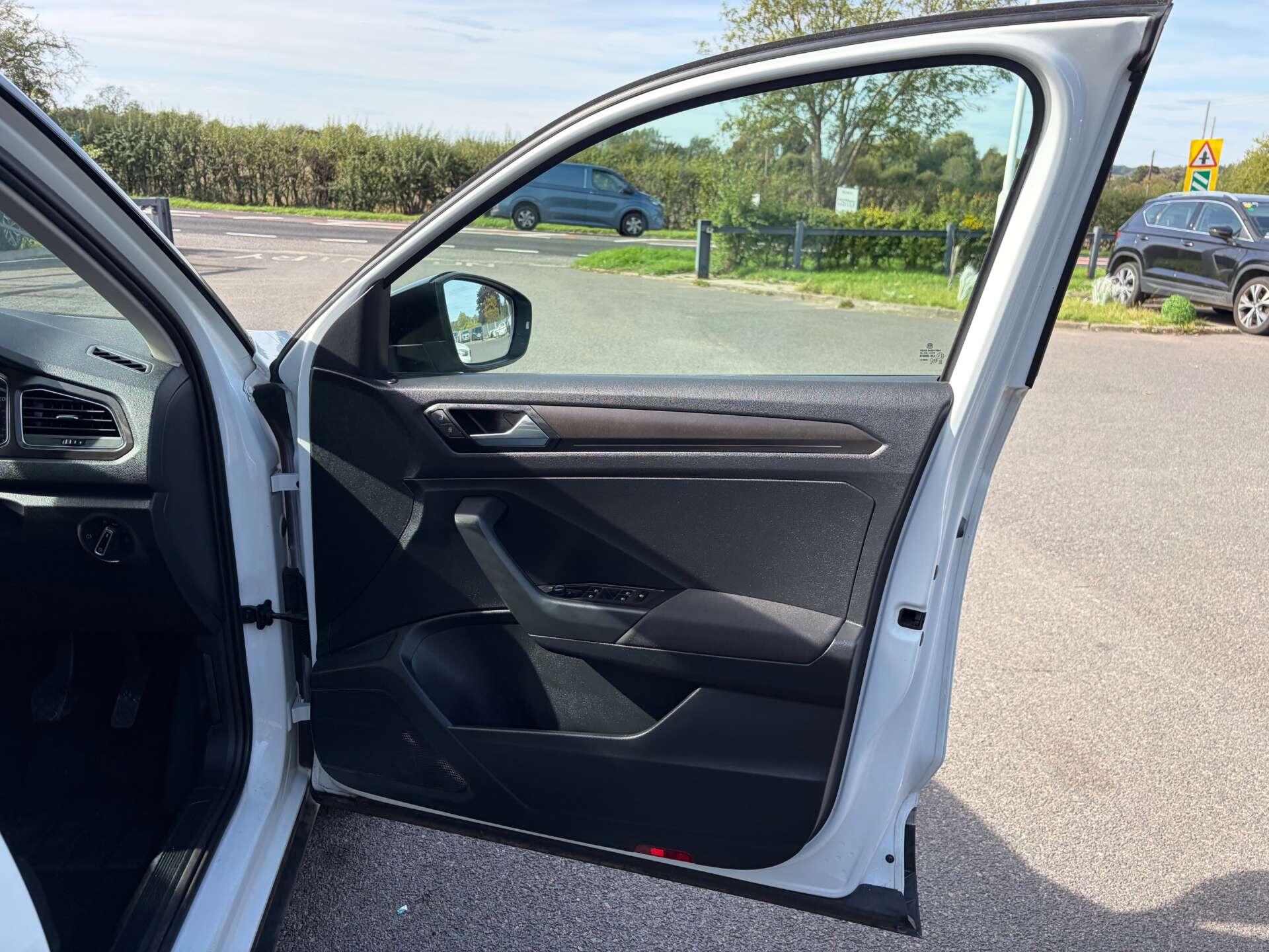 Volkswagen T-Roc view 34