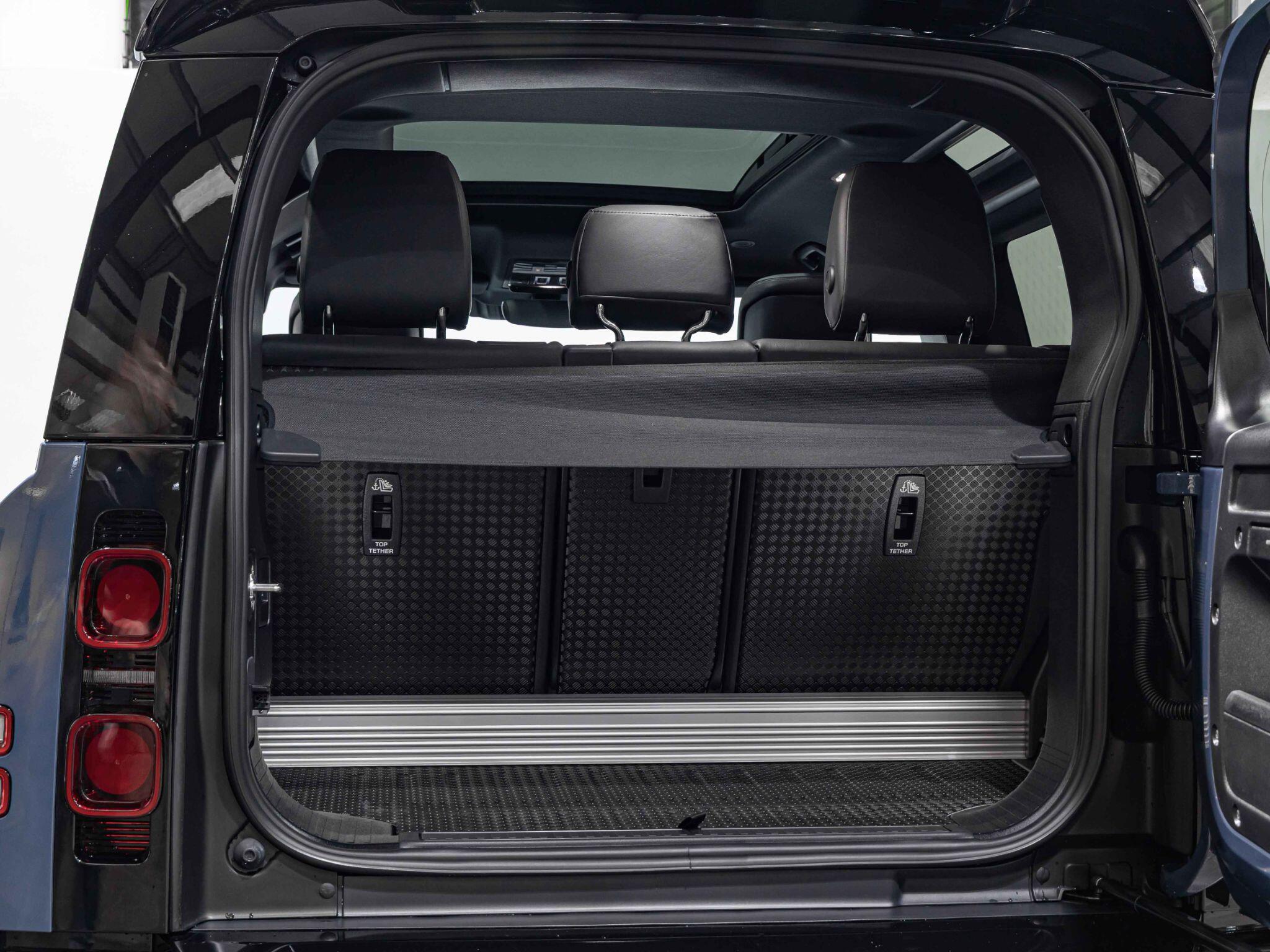 Land Rover Defender view 29