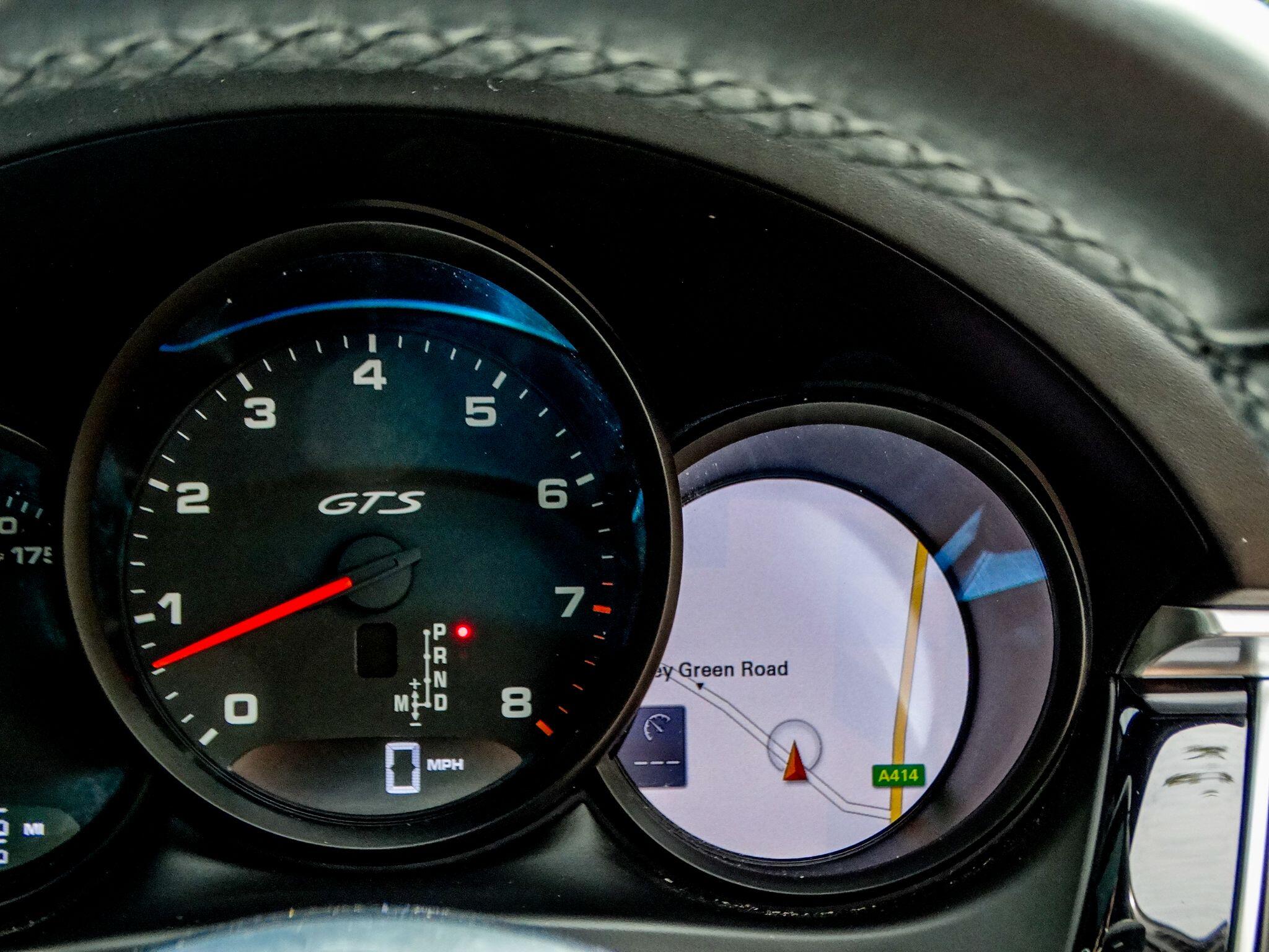 Porsche Macan view 9