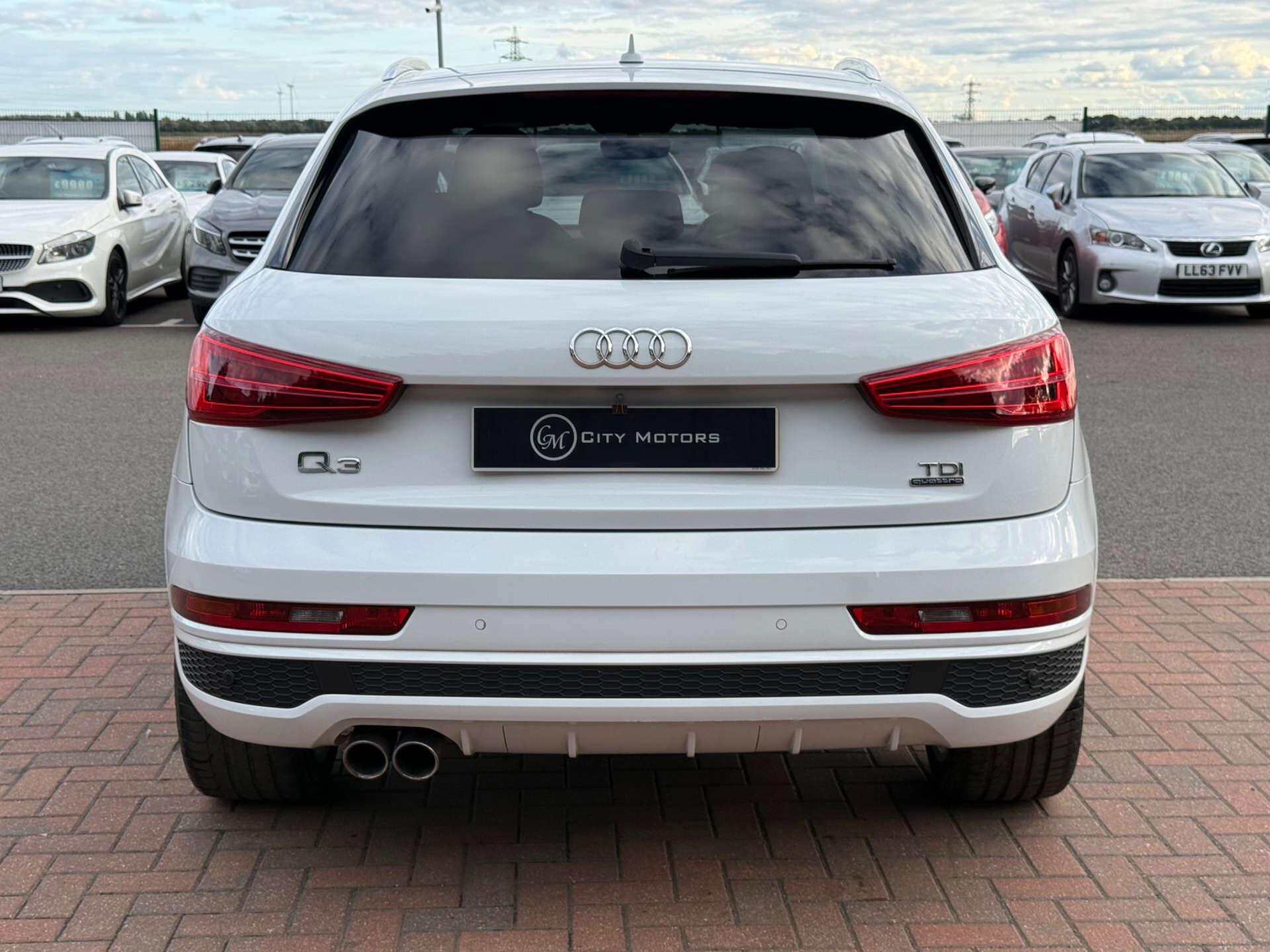 Audi Q3 view 26