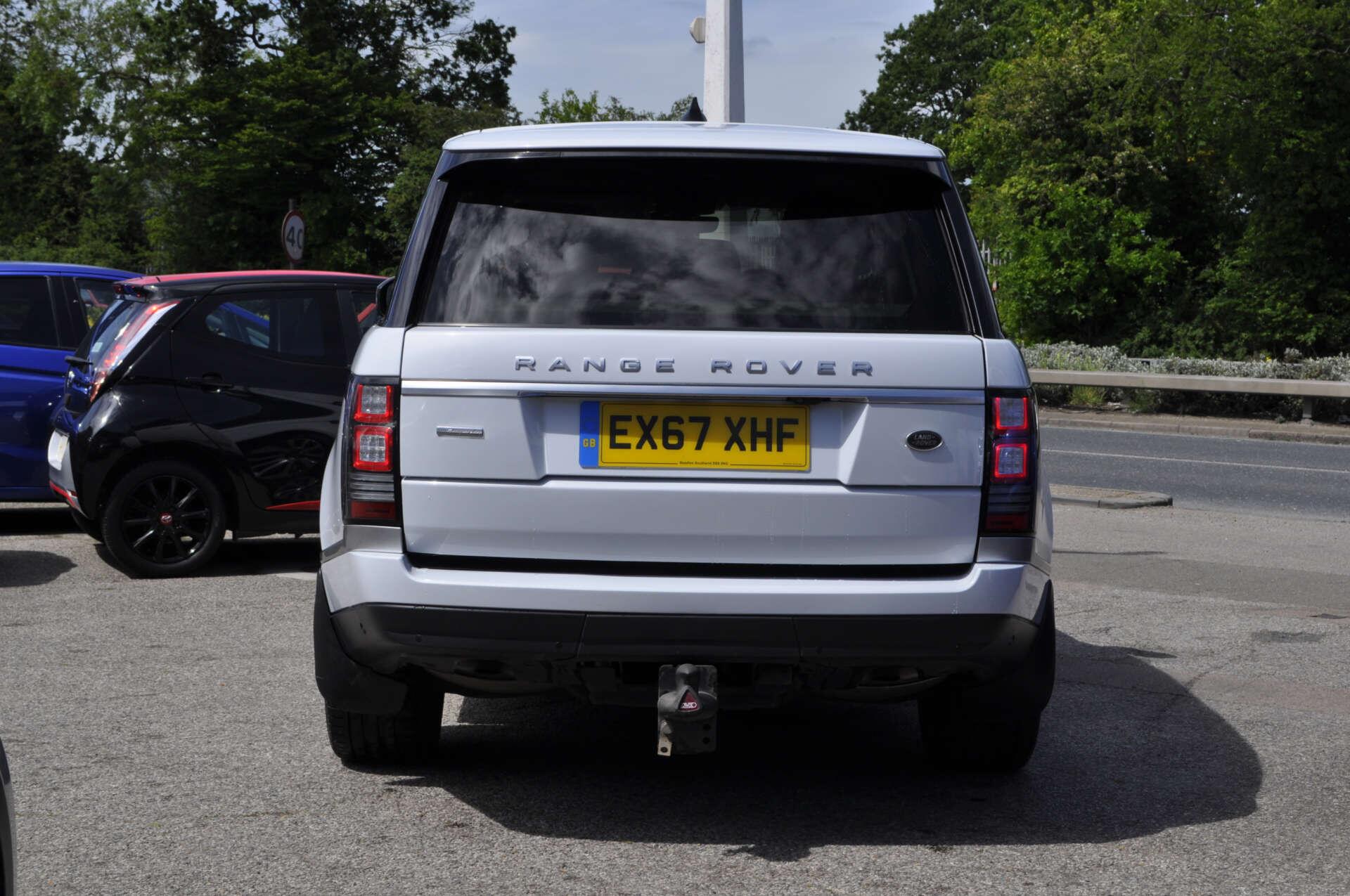 Land Rover Range Rover view 2