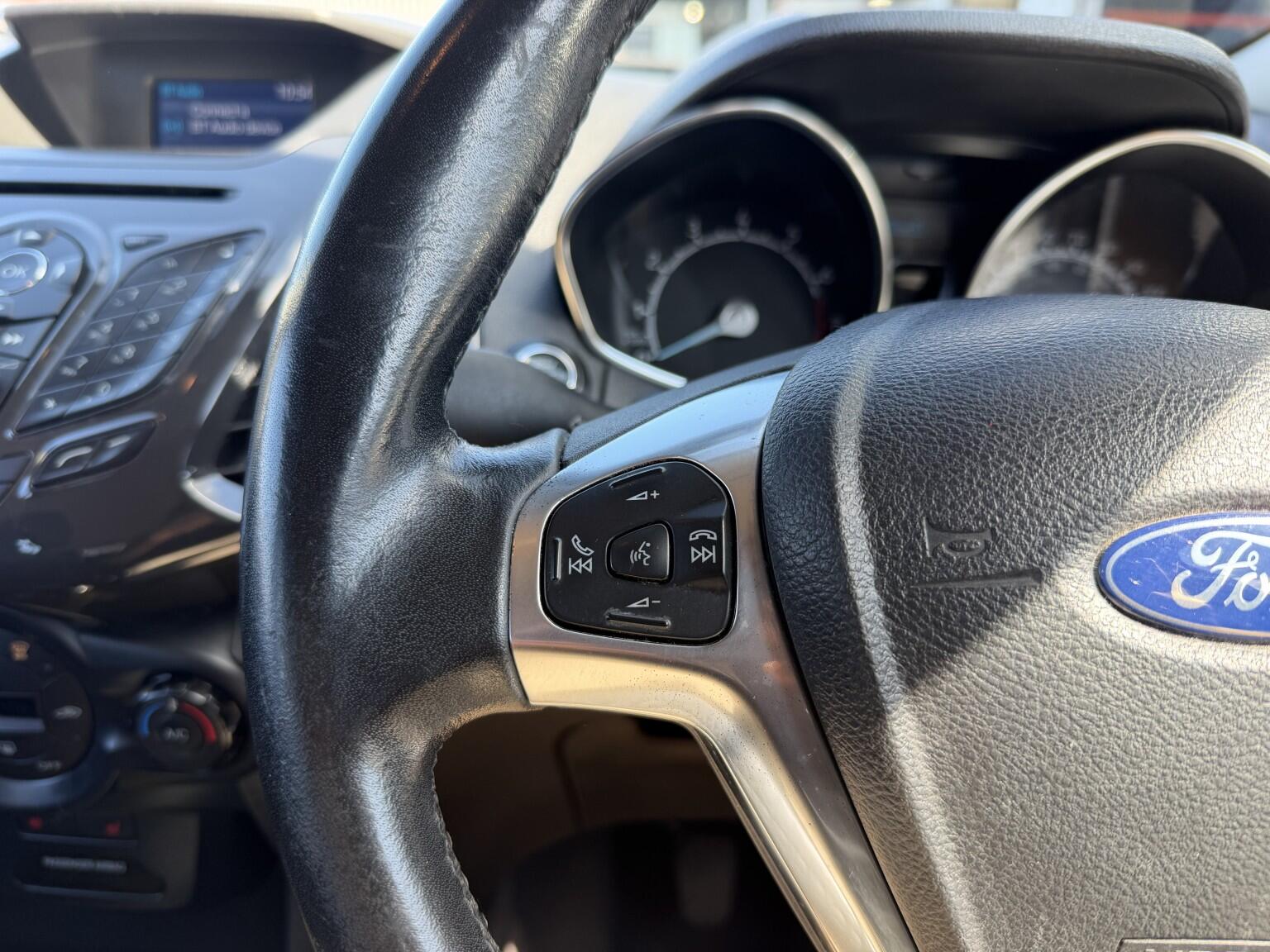 Ford Ecosport view 25