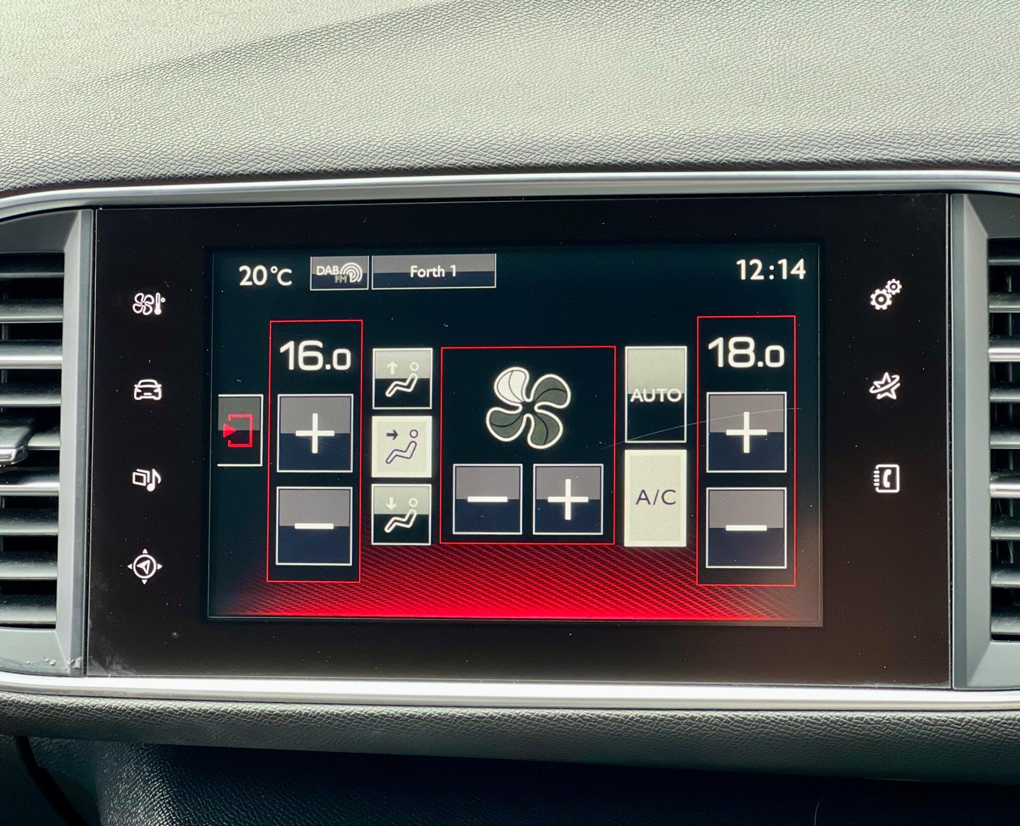 Peugeot 308 view 45