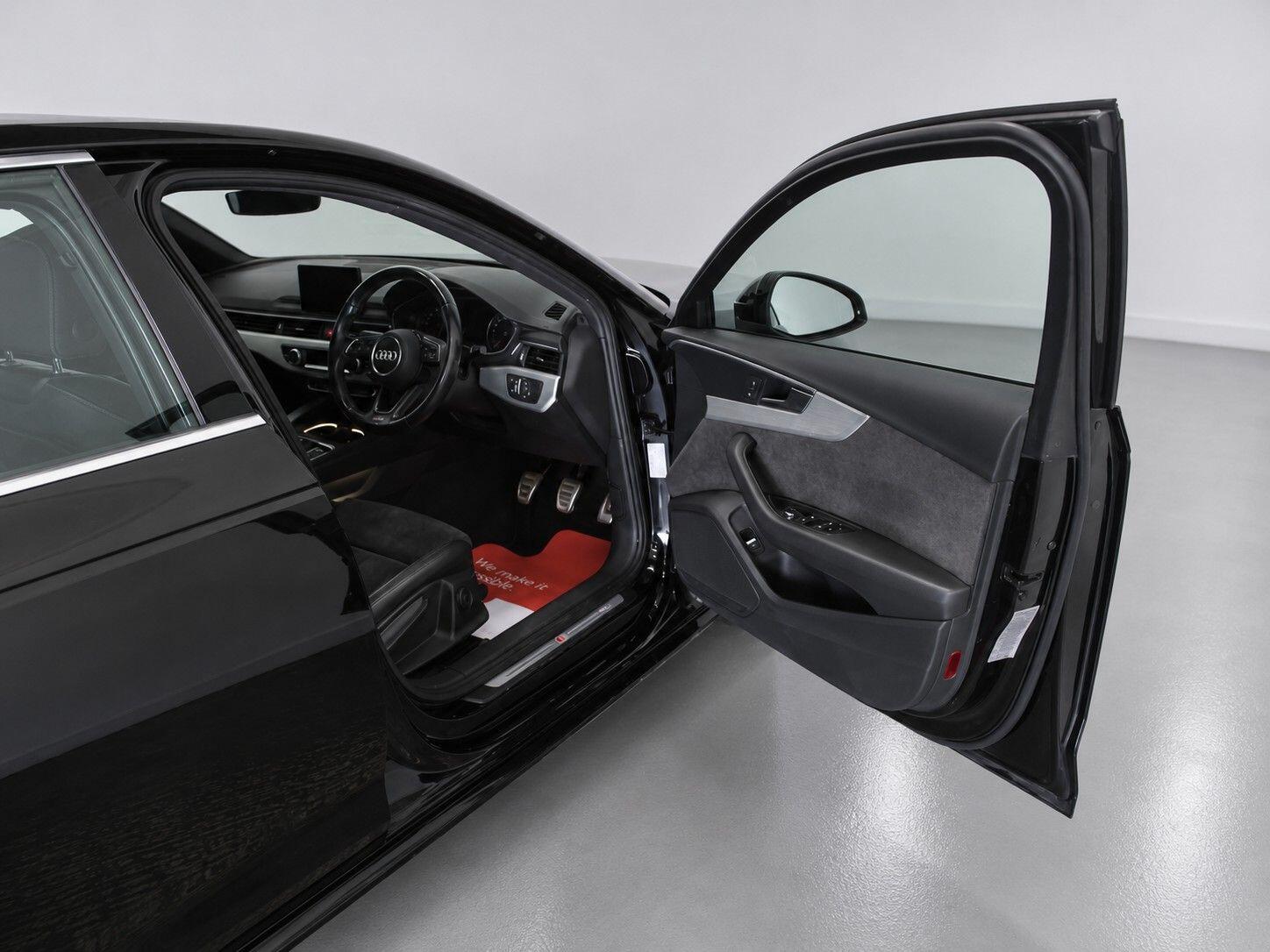 Audi A4 view 25