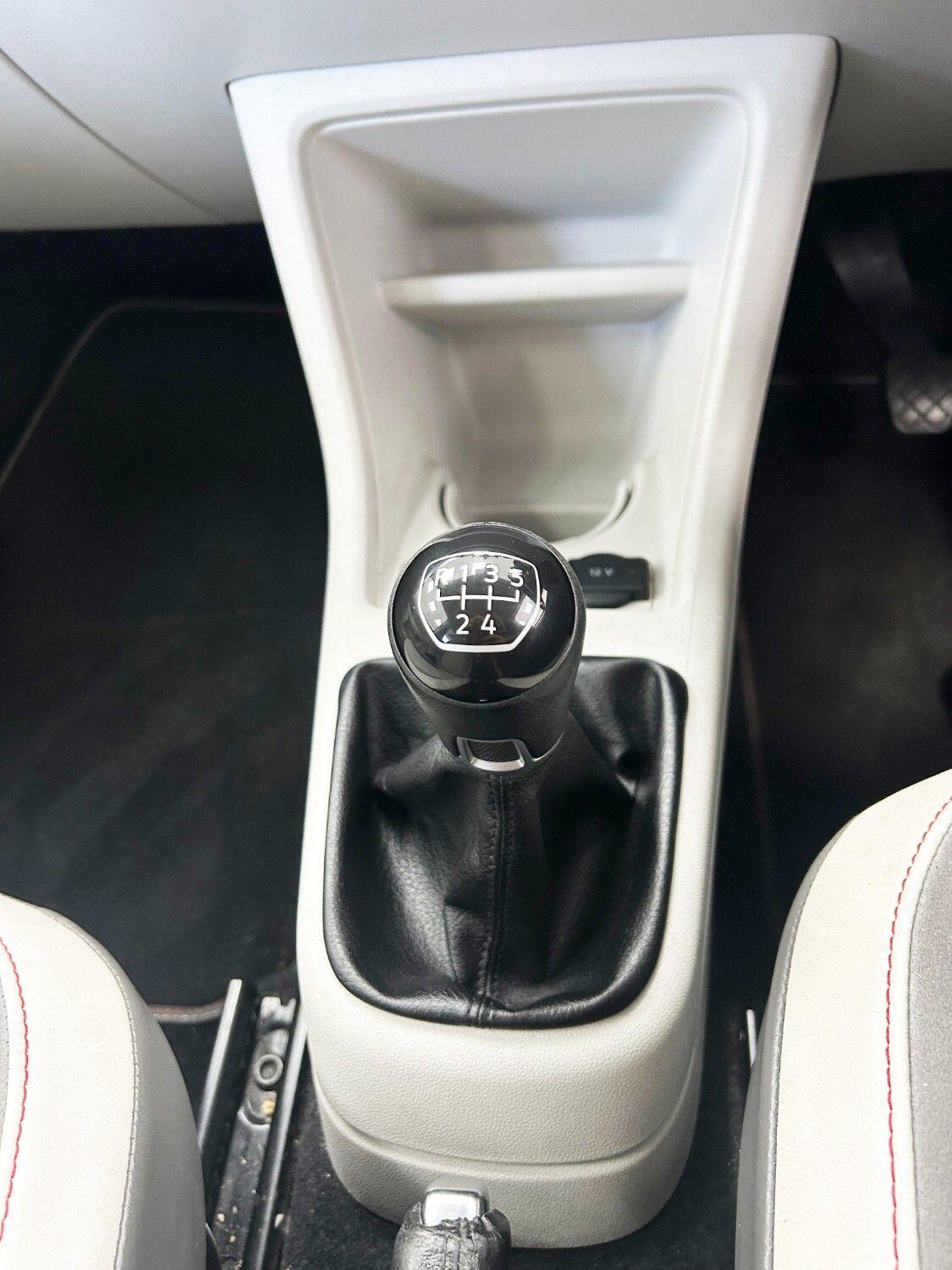 Volkswagen Up! view 17