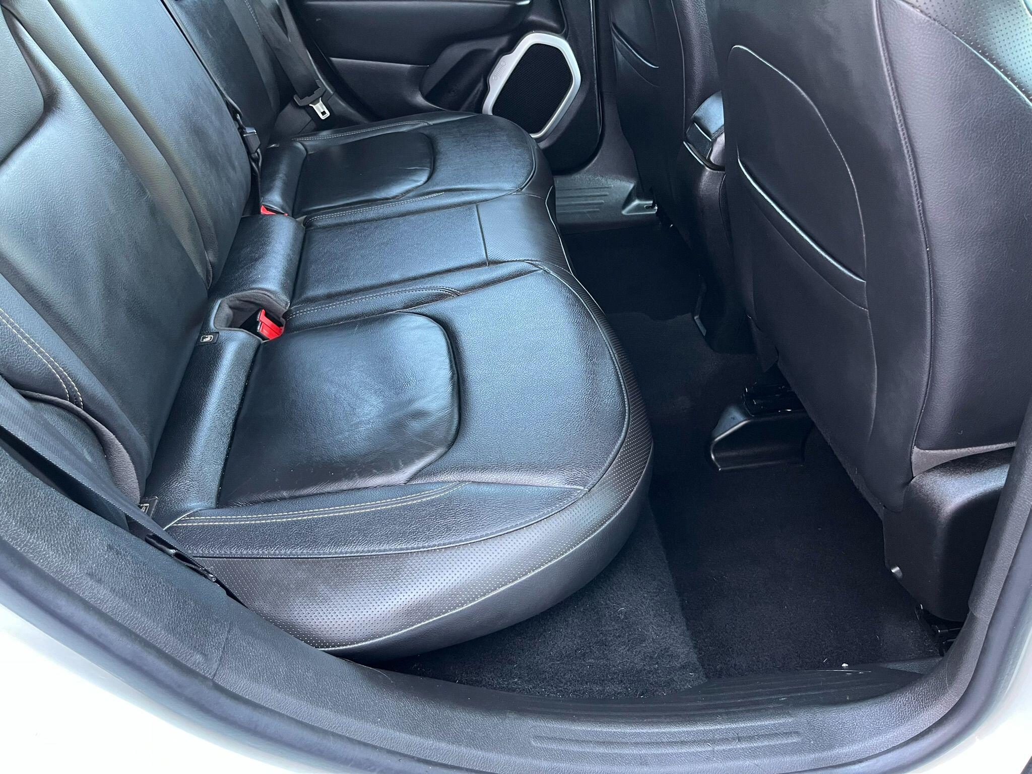 Jeep Renegade view 40